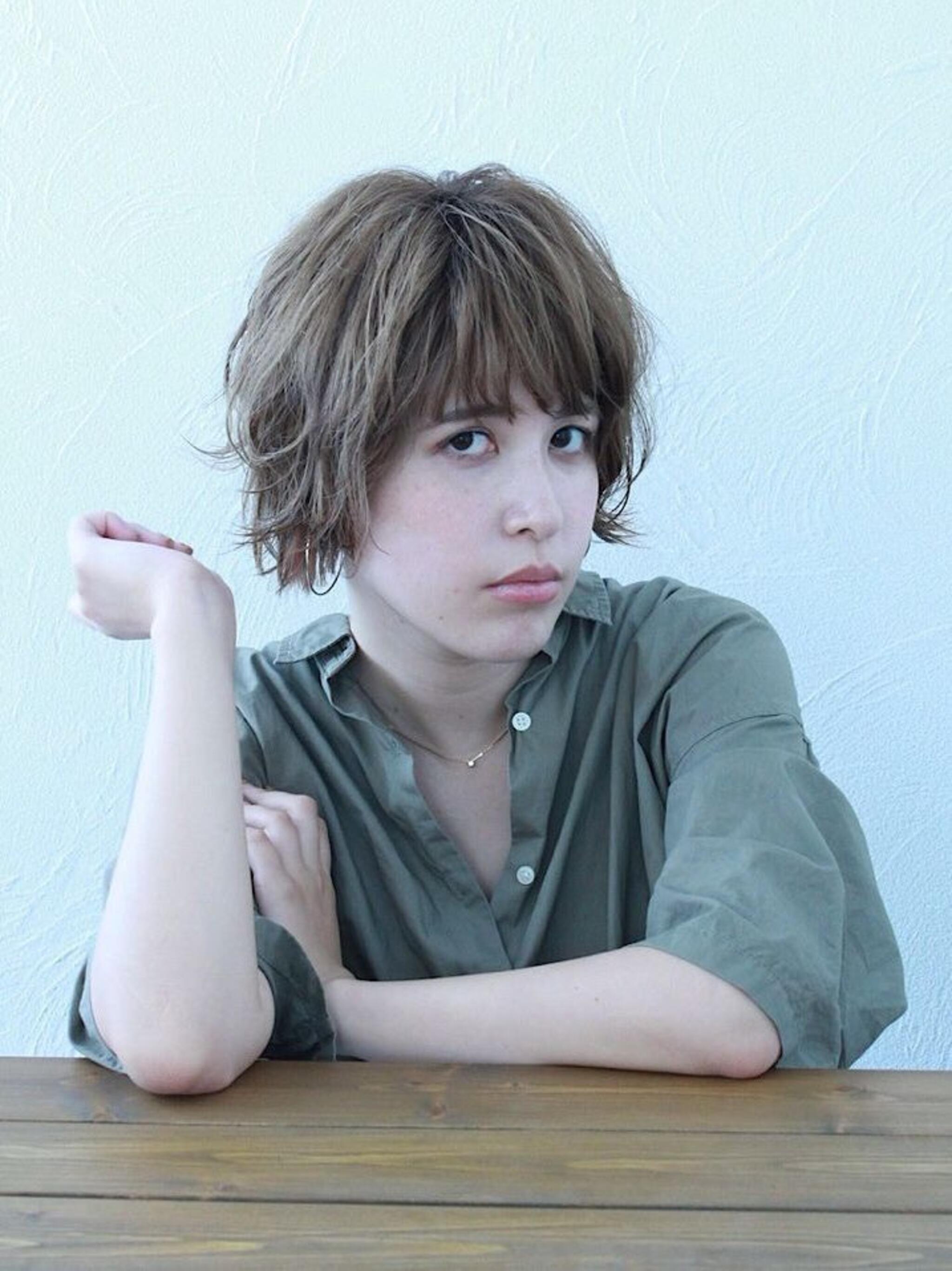 パーマ風巻き髪ショートスタイル