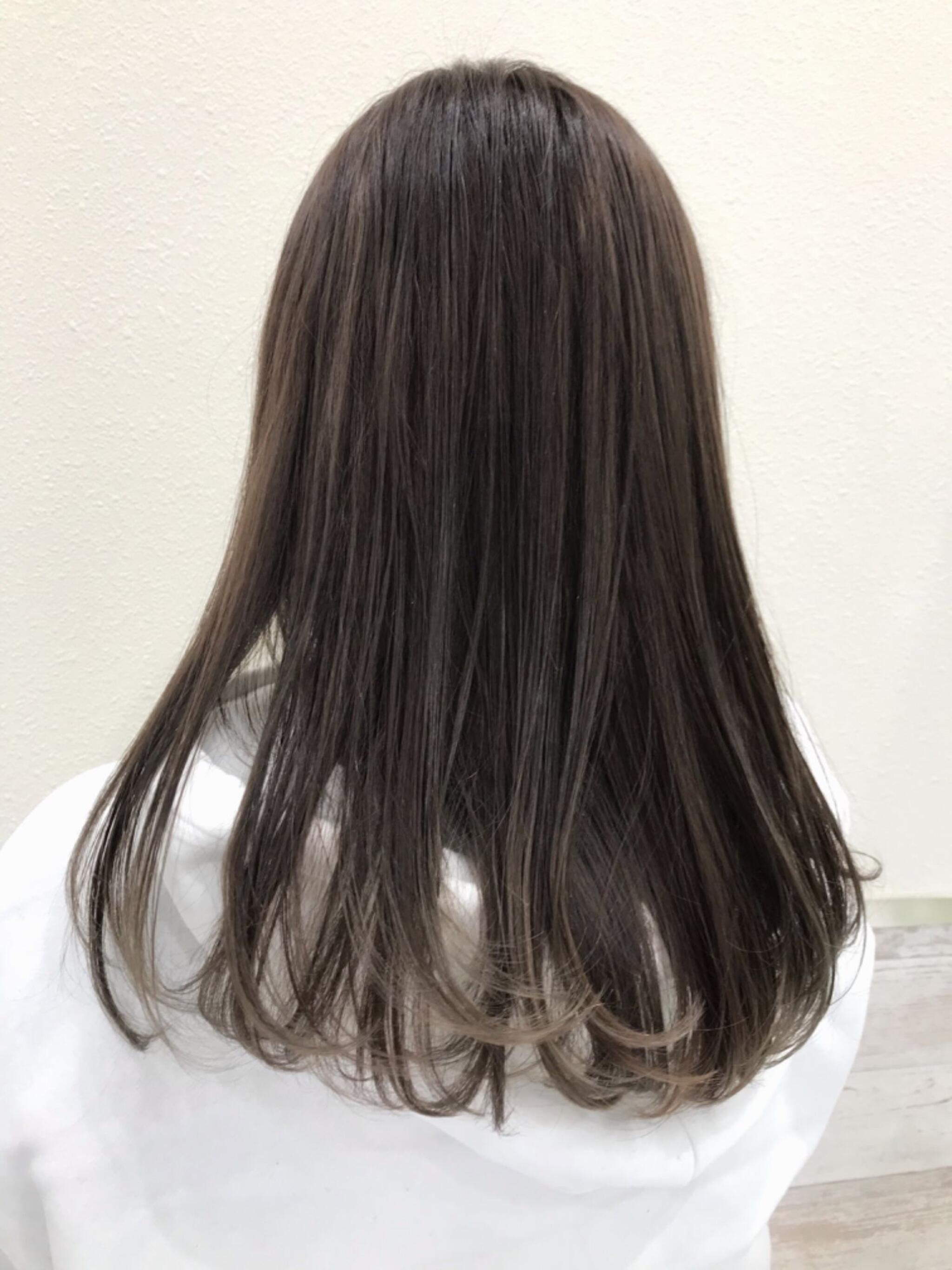 暗髪裾ベージュ