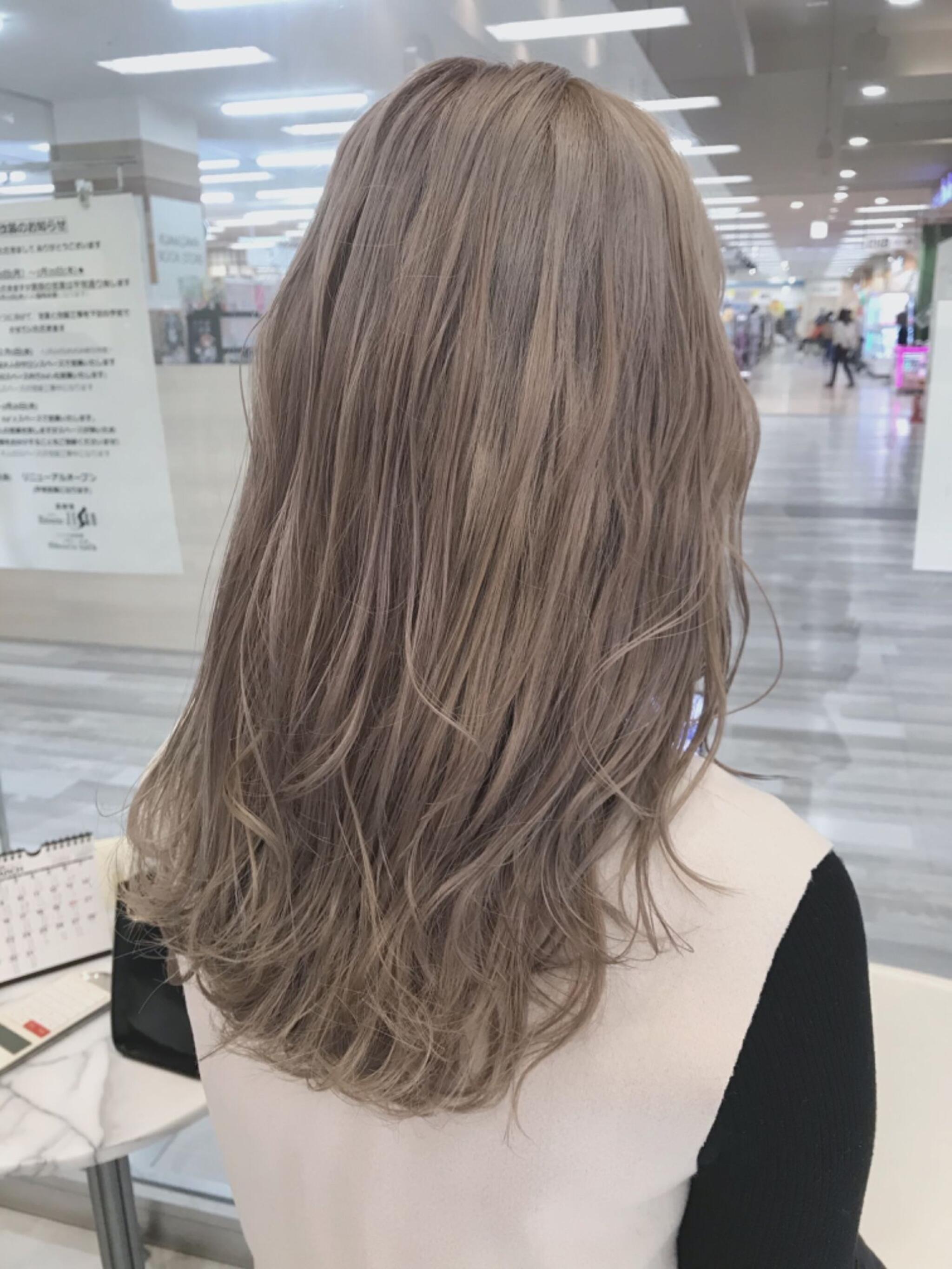 ハイトーングレージュ