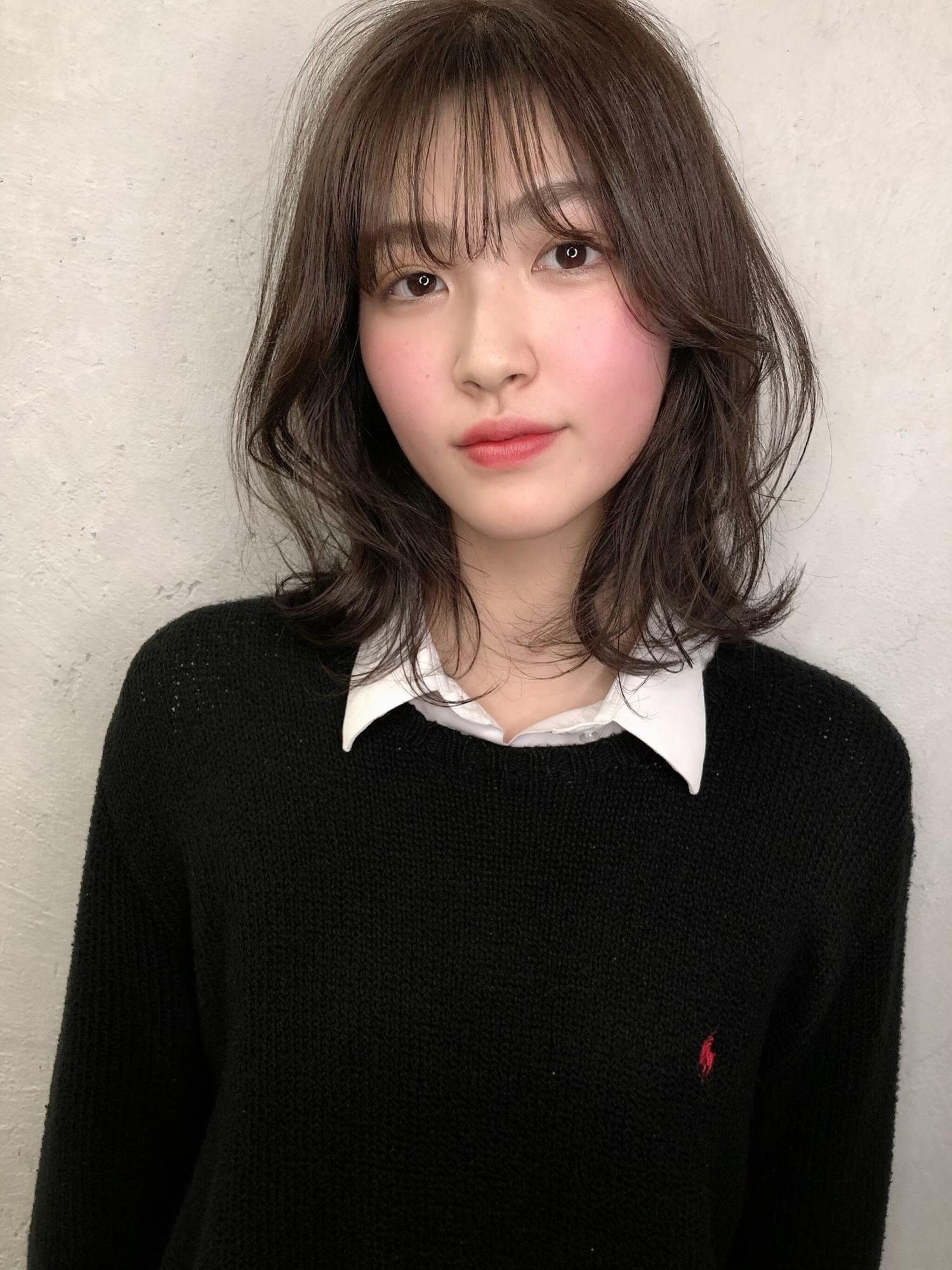 ひし形シルエットの外ハネスタイル☆決めてはシースルーバング☆