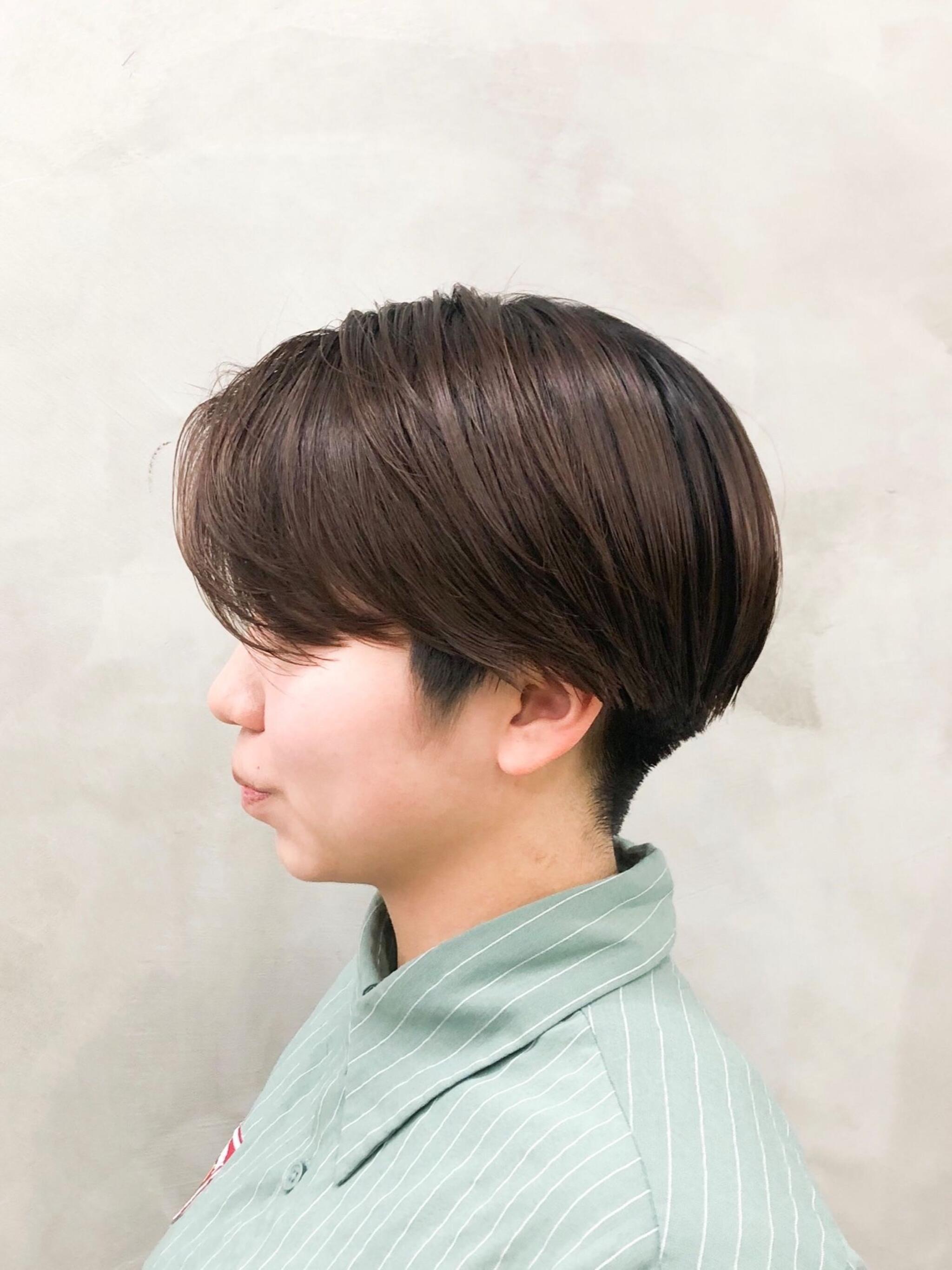 スポーティーショートネープレス◎首元スッキリでも女性らしさは残るスポーティーなヘアスタイル