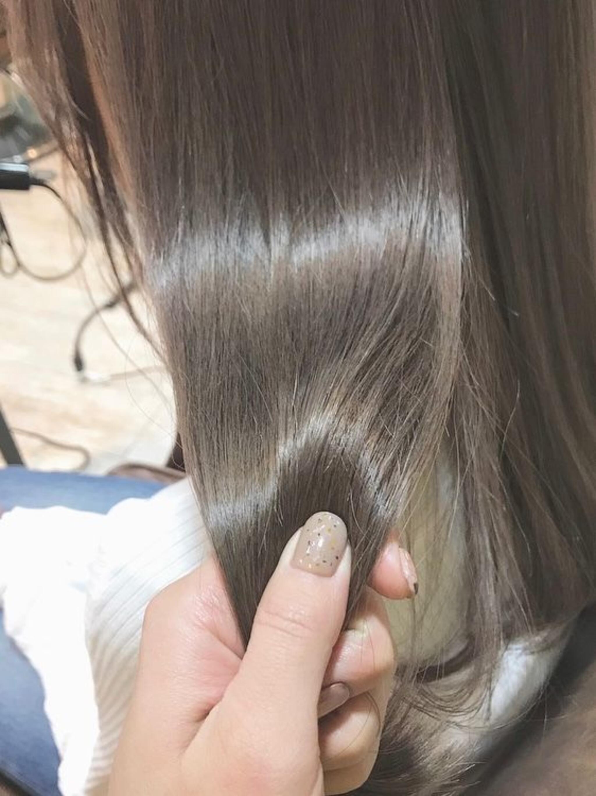 透け感たっぷりグレージュ