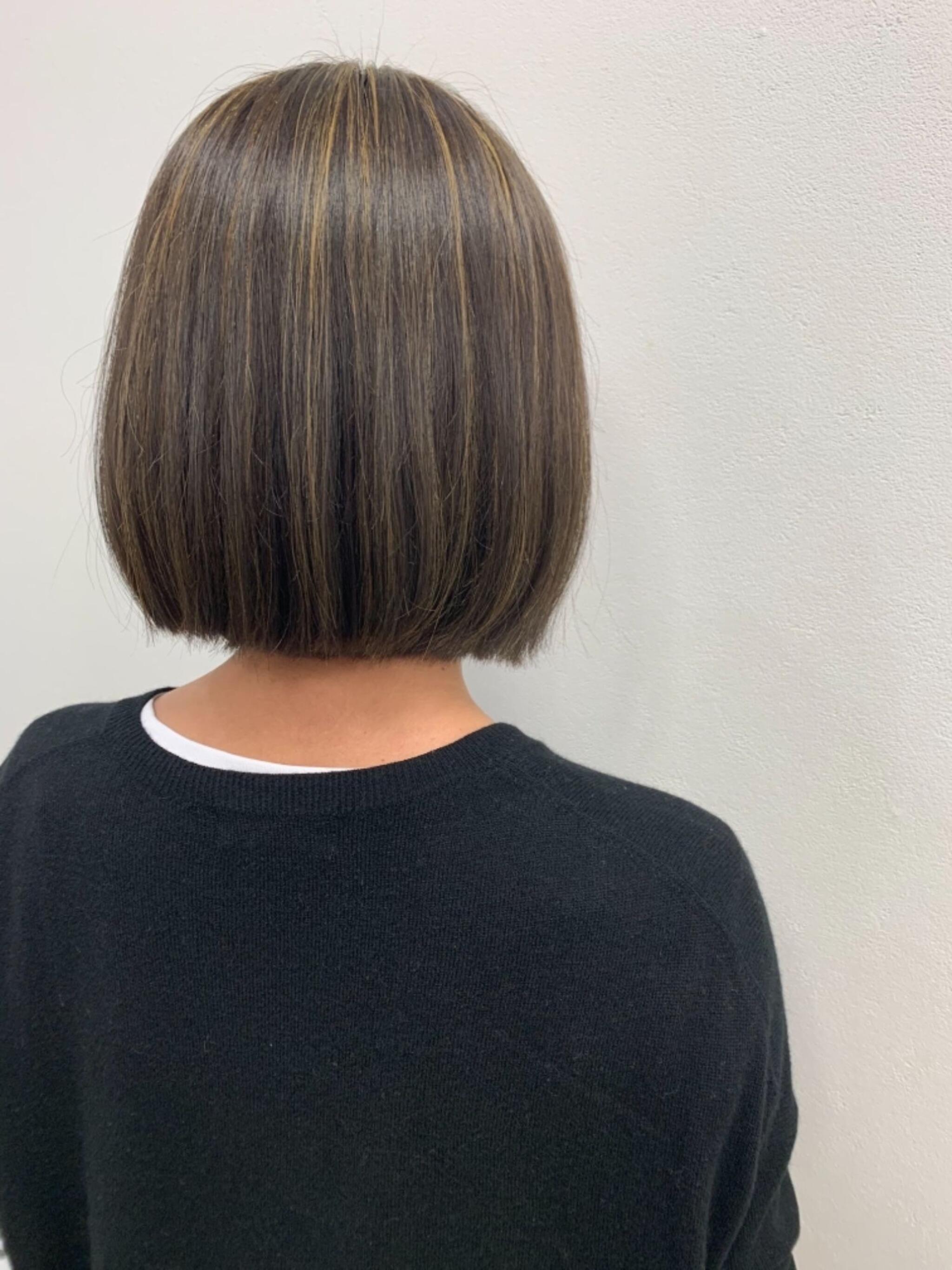 切りっぱなしショートミディアムボブ