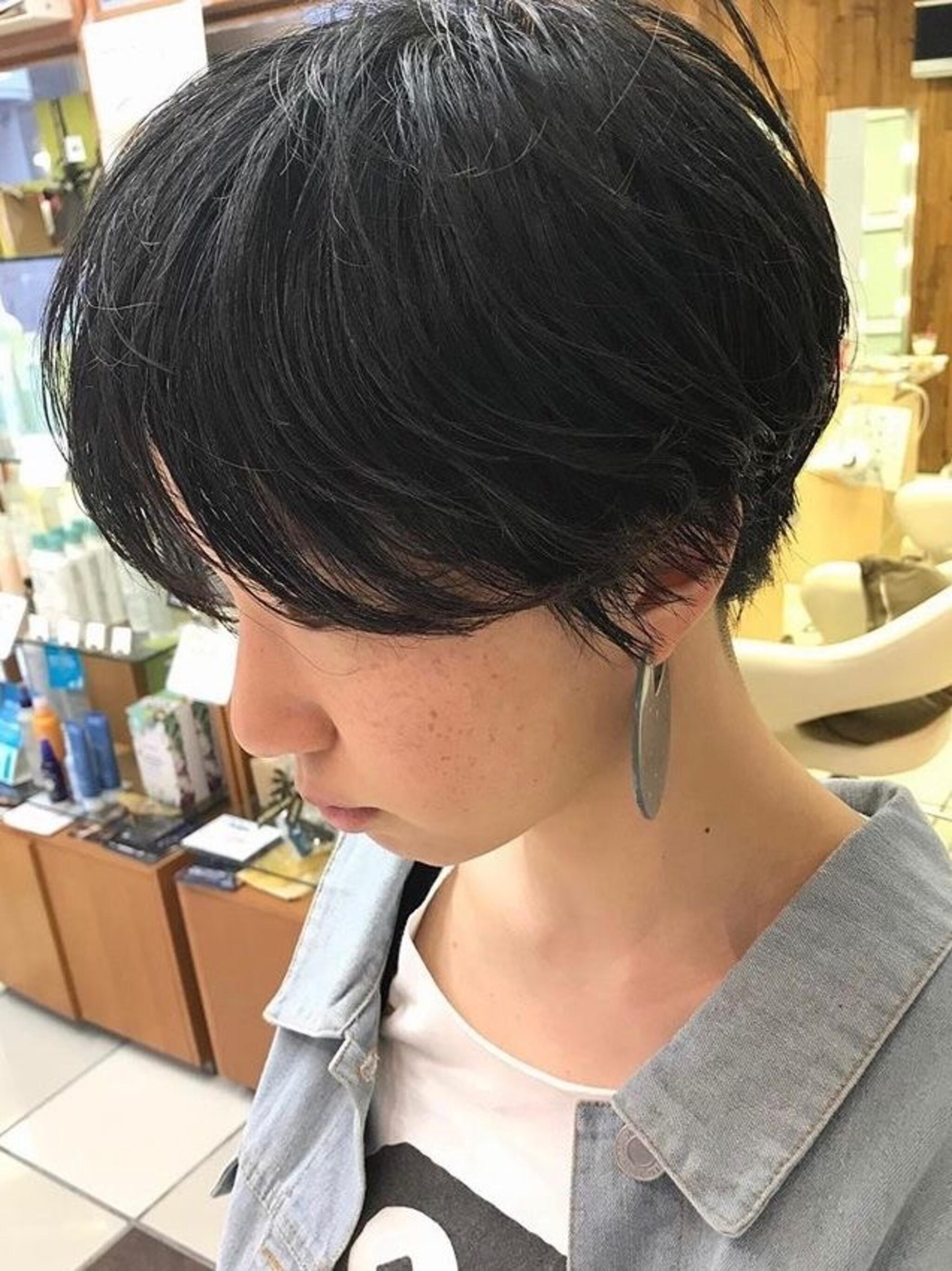 黒髪大人ショートヘア
