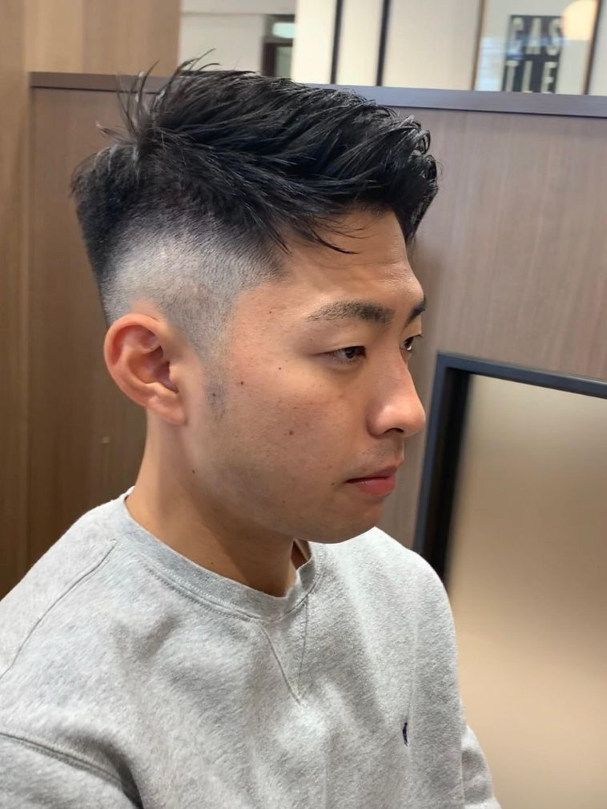 フェードスタイルが男らしいアップバングスタイル☆