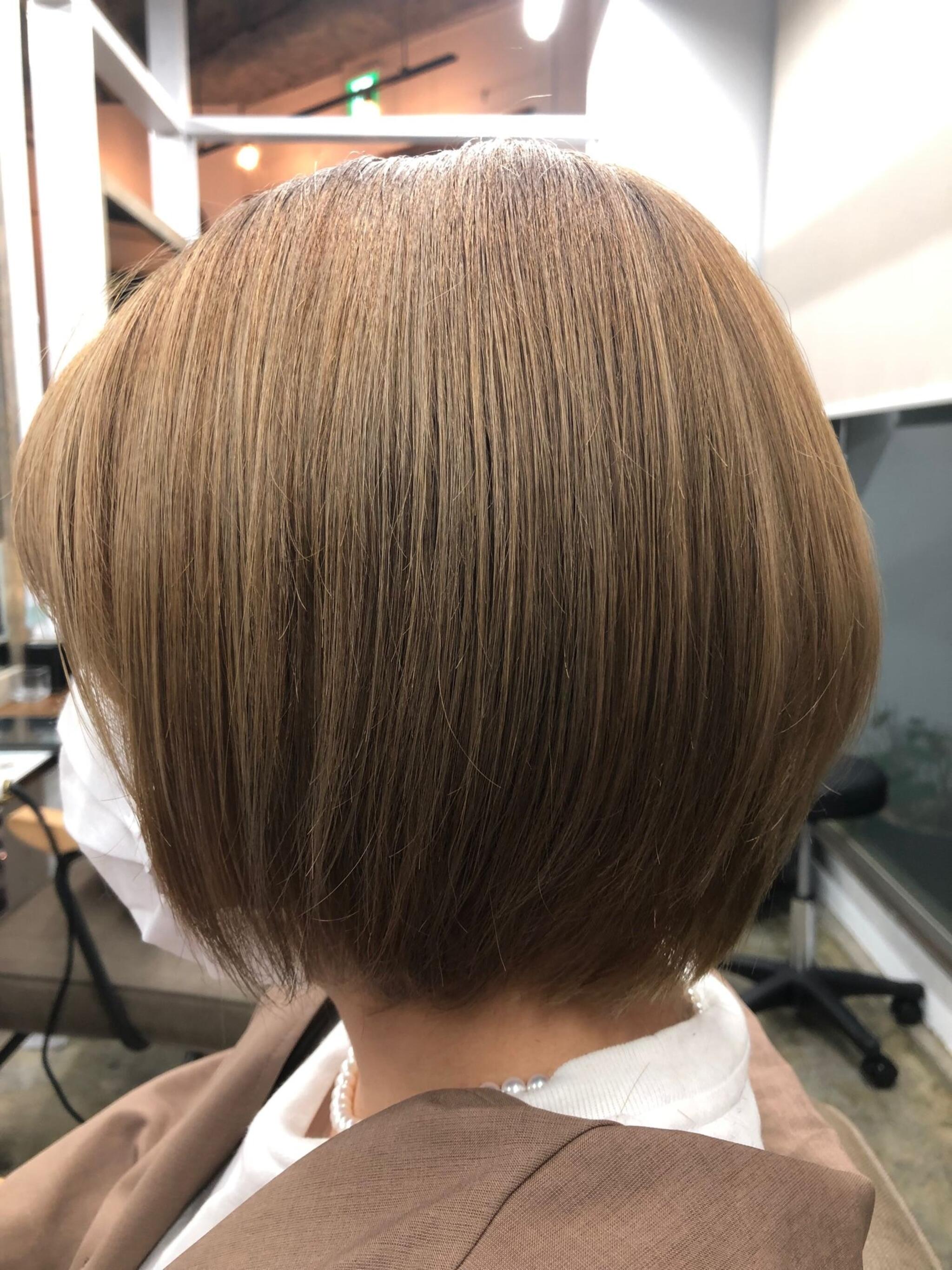 ベージュ×ボブ