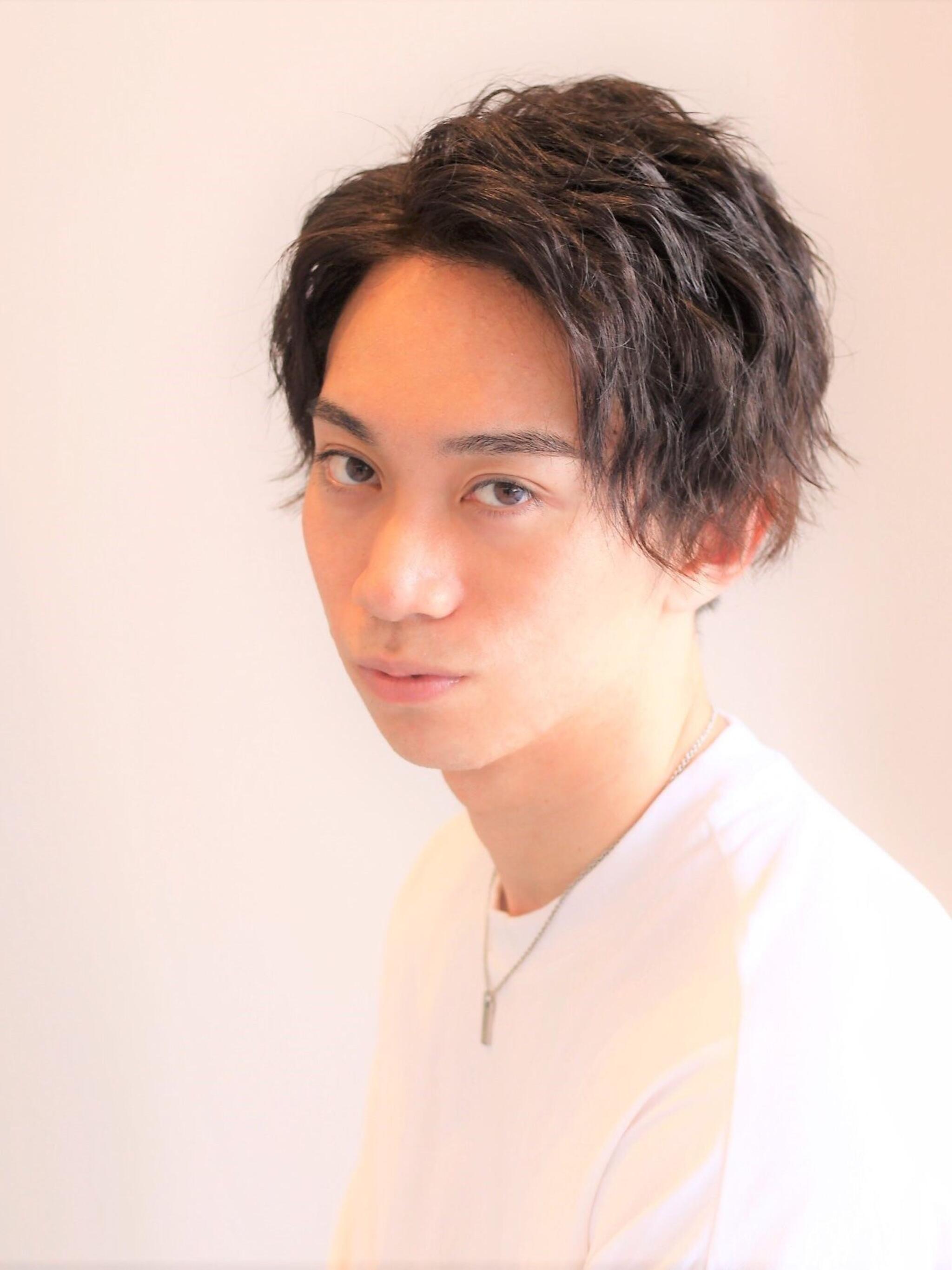 七三オールバックツイストパーマコンマヘアくせ毛風かき上げヘア