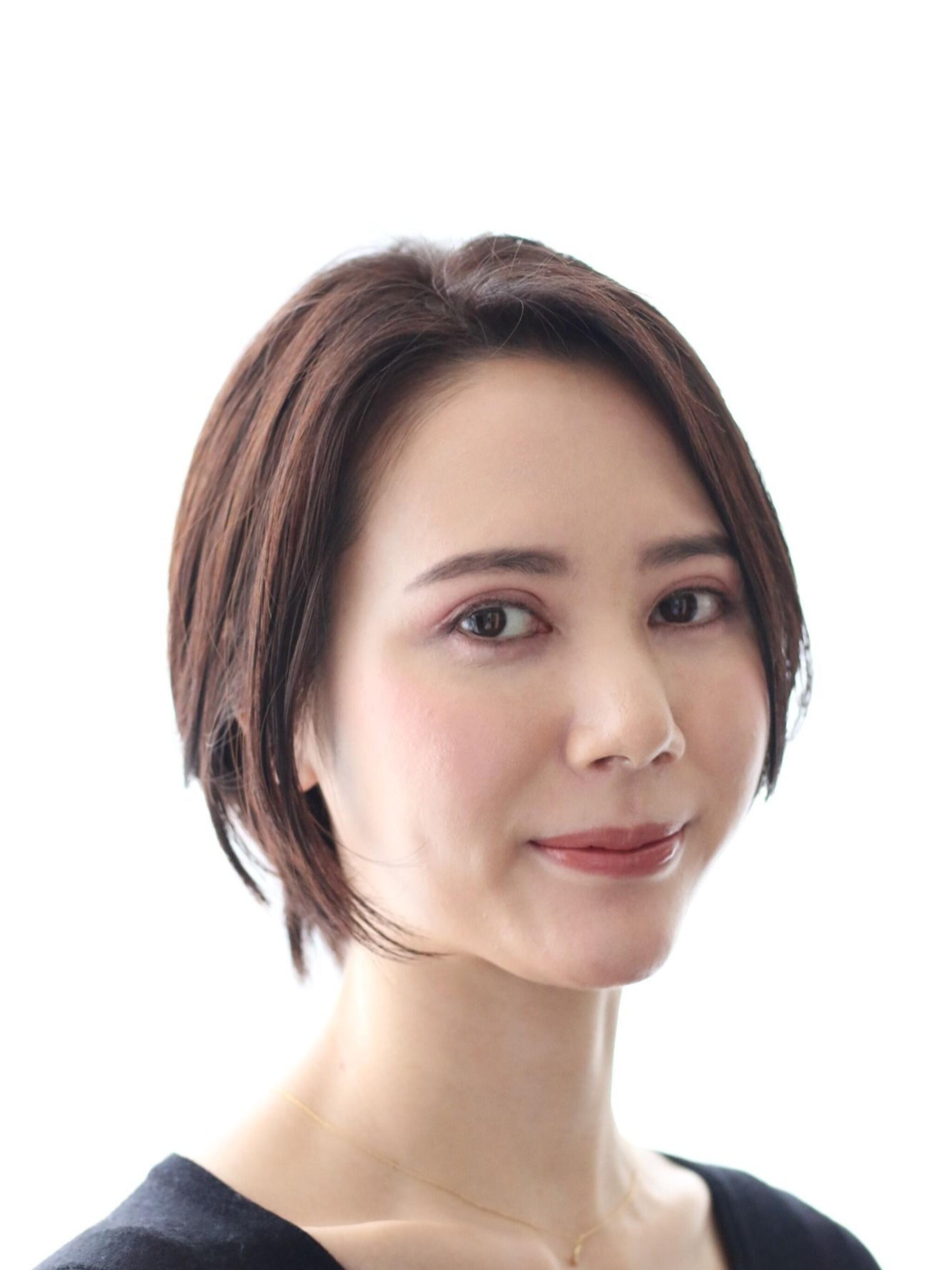 シルエットが美しくなる大人ショート。
