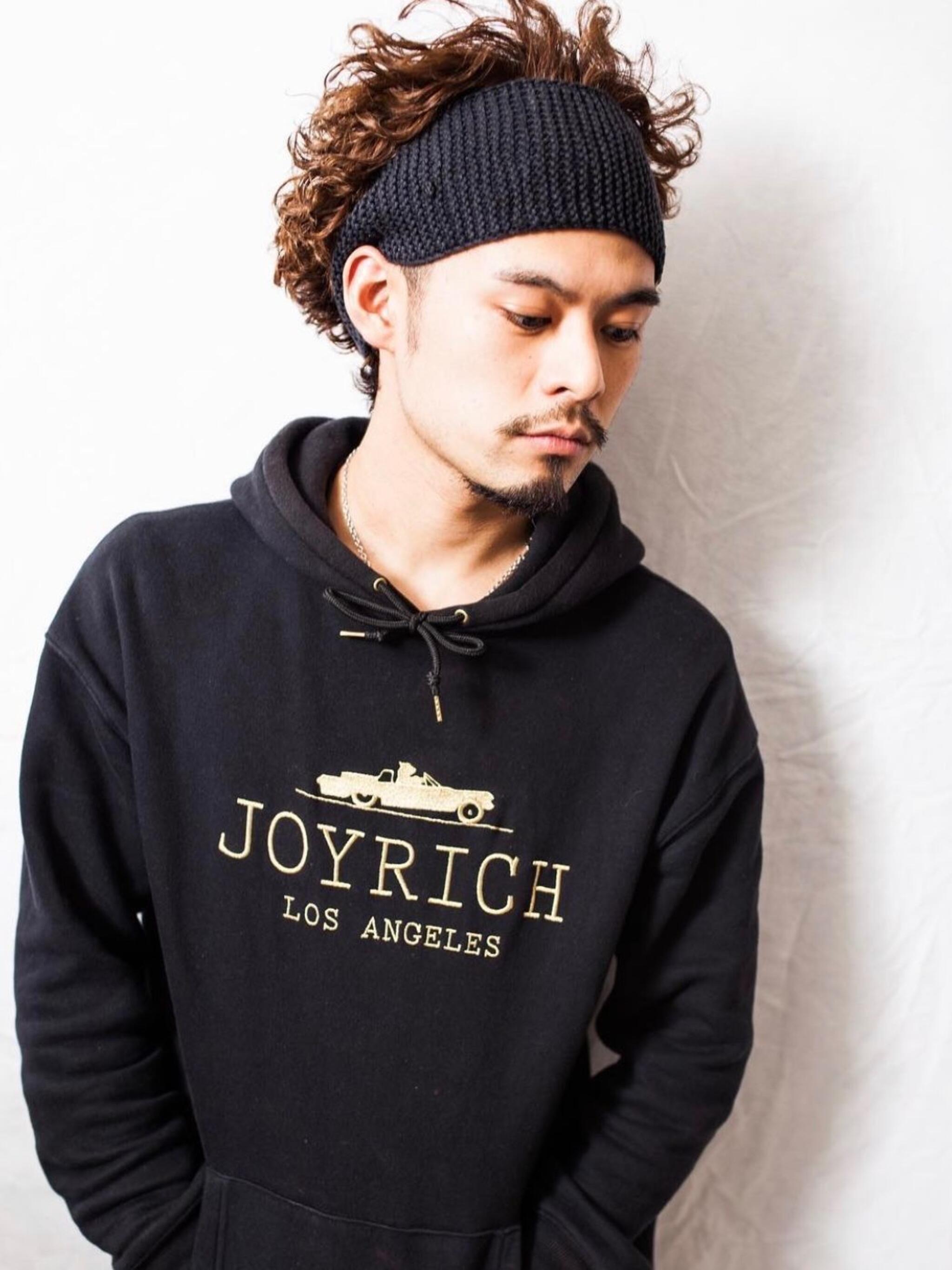 ツイストパーマ、スパイラルパーマ、センターパート、メンズハイトーン、アップバング、ソフトツーブロック