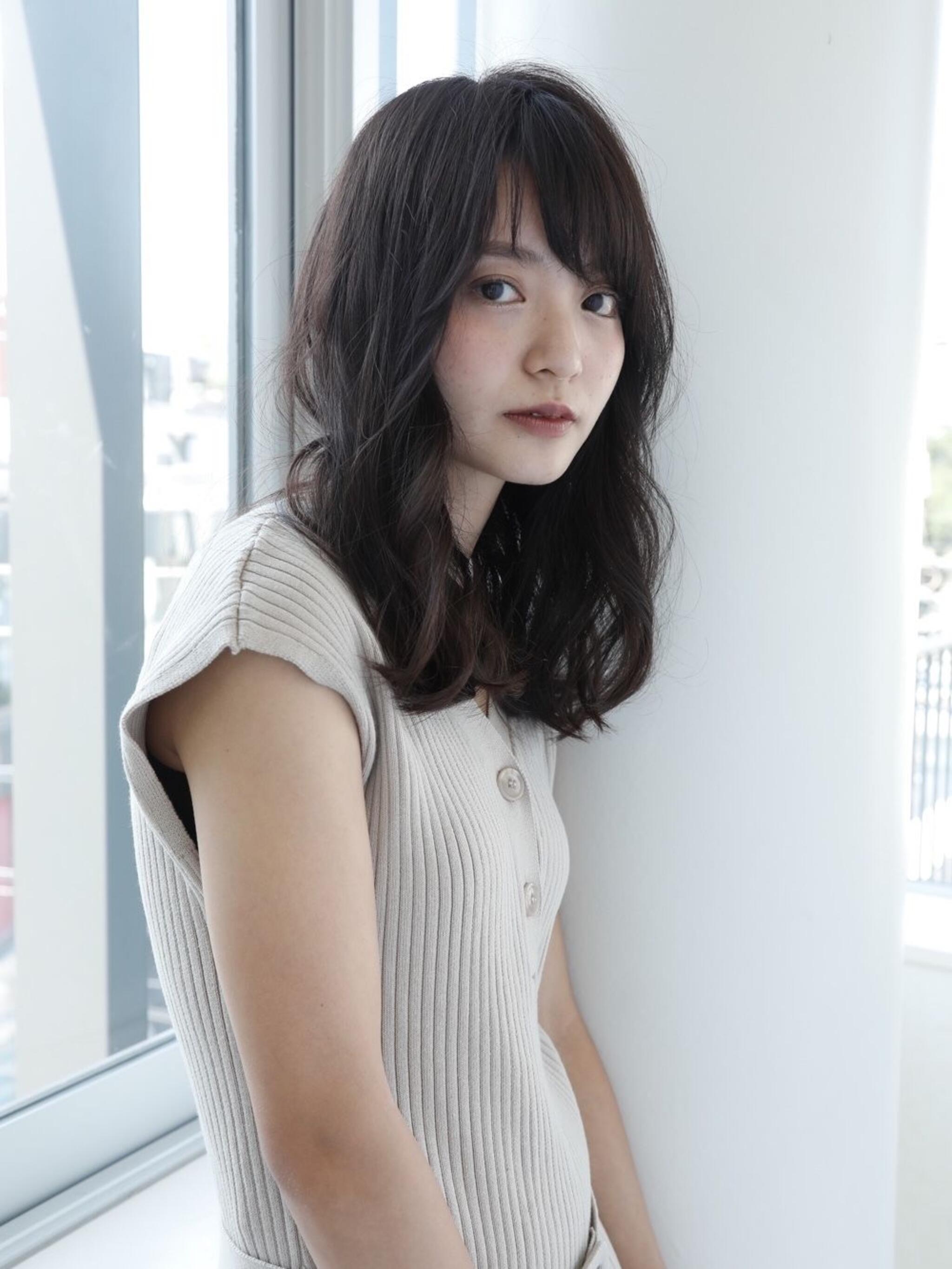 重めの大人可愛いスタイル