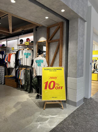 RODEO CROWNS WIDE BOWLオープン10周年を記念し、特別な