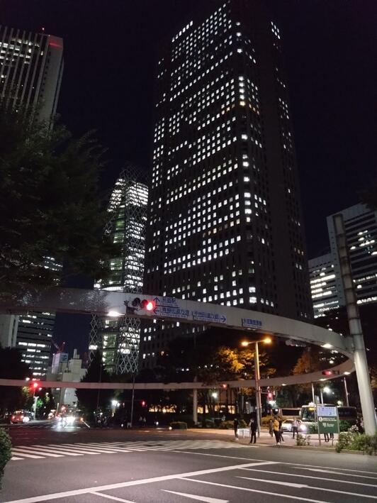 写真 : 新宿警察署裏交差点 - 新宿区西新宿/地点名 | Yahoo!マップ