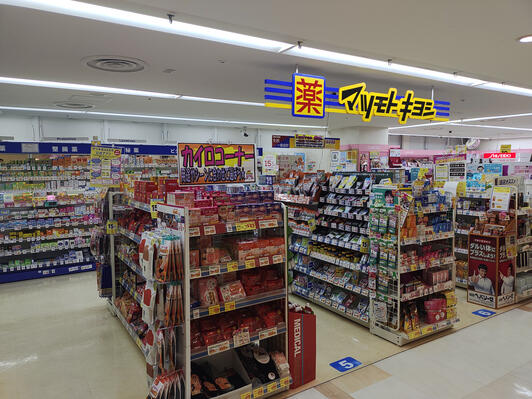 マツモトキヨシ 渋谷のマツキヨが旗艦店として新装開店 ヘアサロンやアート