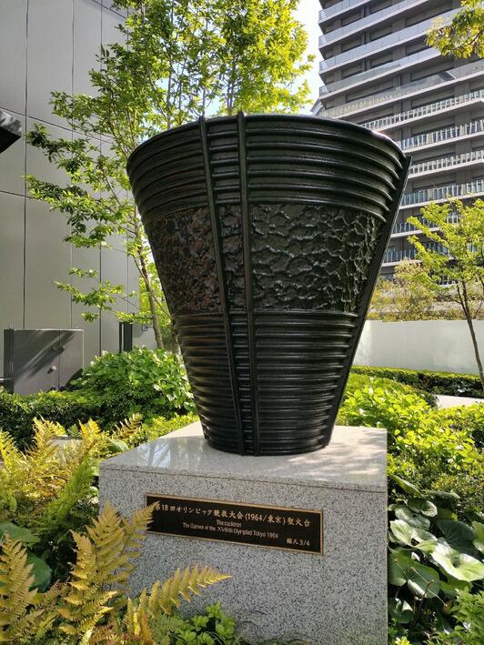 1964東京オリンピック　聖火台　アンティーク 世界的に認められた広島のランナーが、1964年東京オリンピックの