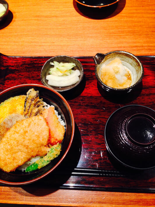 タレカツ 4F｜新潟カツ丼 タレカツ 揚げたてのカツを甘辛醤油ダレにくぐら