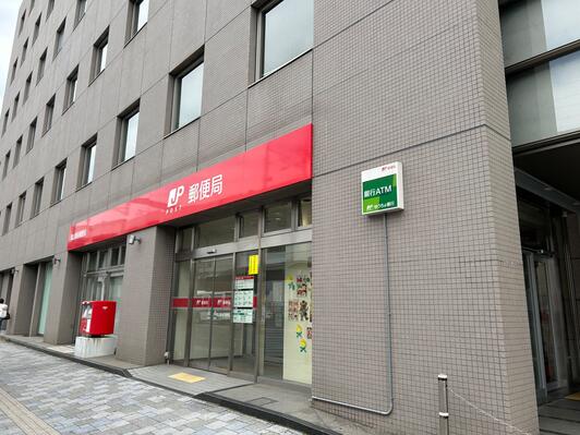 岡山県　ポスト型はがき33枚（岡山中央、岡山出石、岡山駅前、岡山北方、他） 岡山駅の駅舎の壁近くにありました - 岡山市、桃太郎ポストの