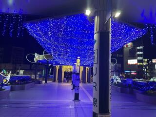 溝の口駅・武蔵溝ノ口駅キラリデッキ上に「木のステージ」作り