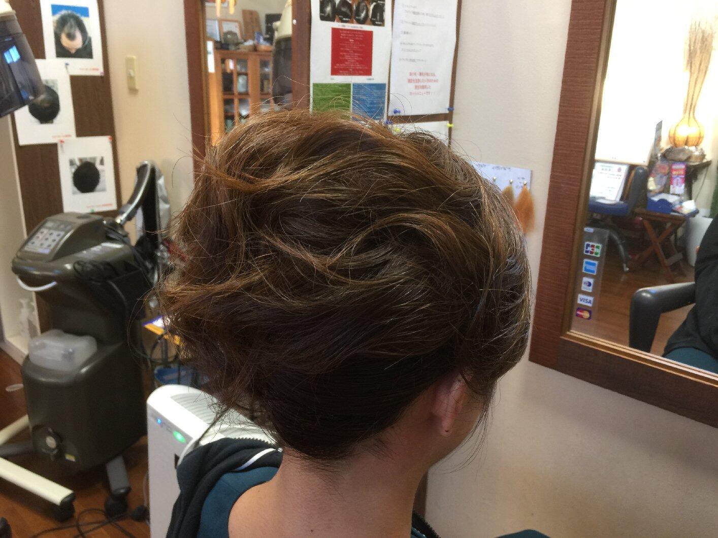 ショートヘアのアップスタイル