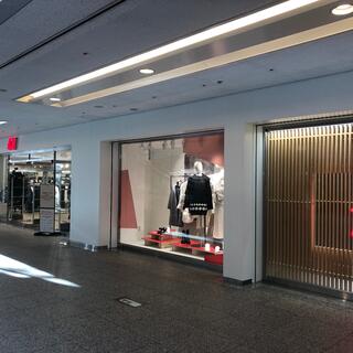 H&M ランドマークプラザ横浜店の写真6
