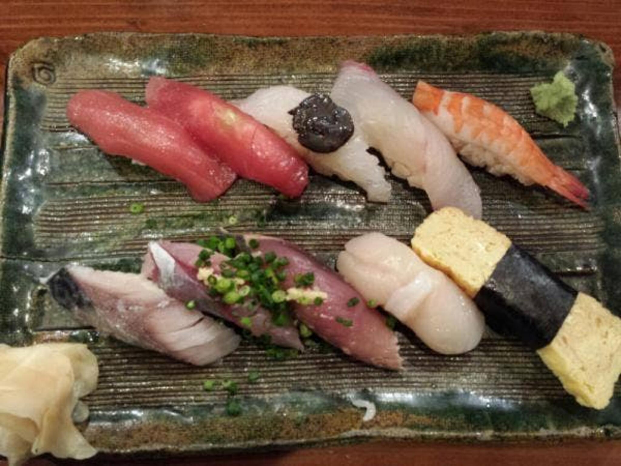 魚寿司 公設市場総本店の代表写真10