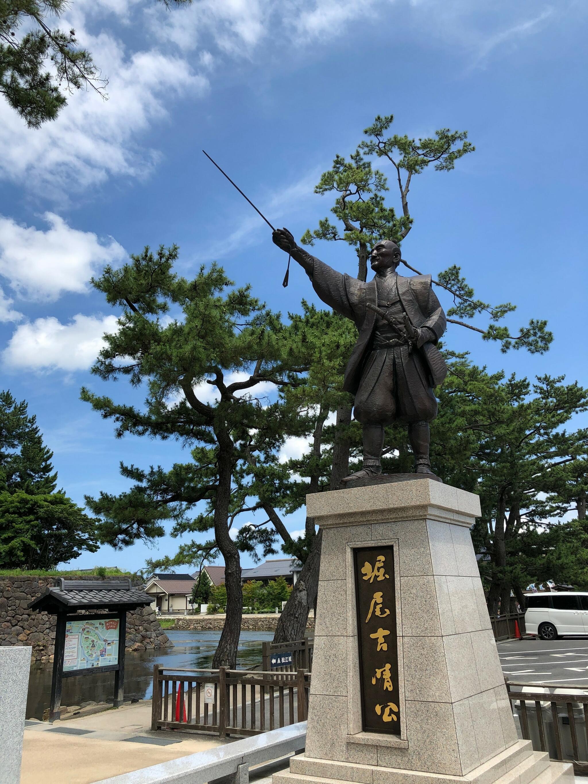 堀尾吉晴公の像の代表写真3