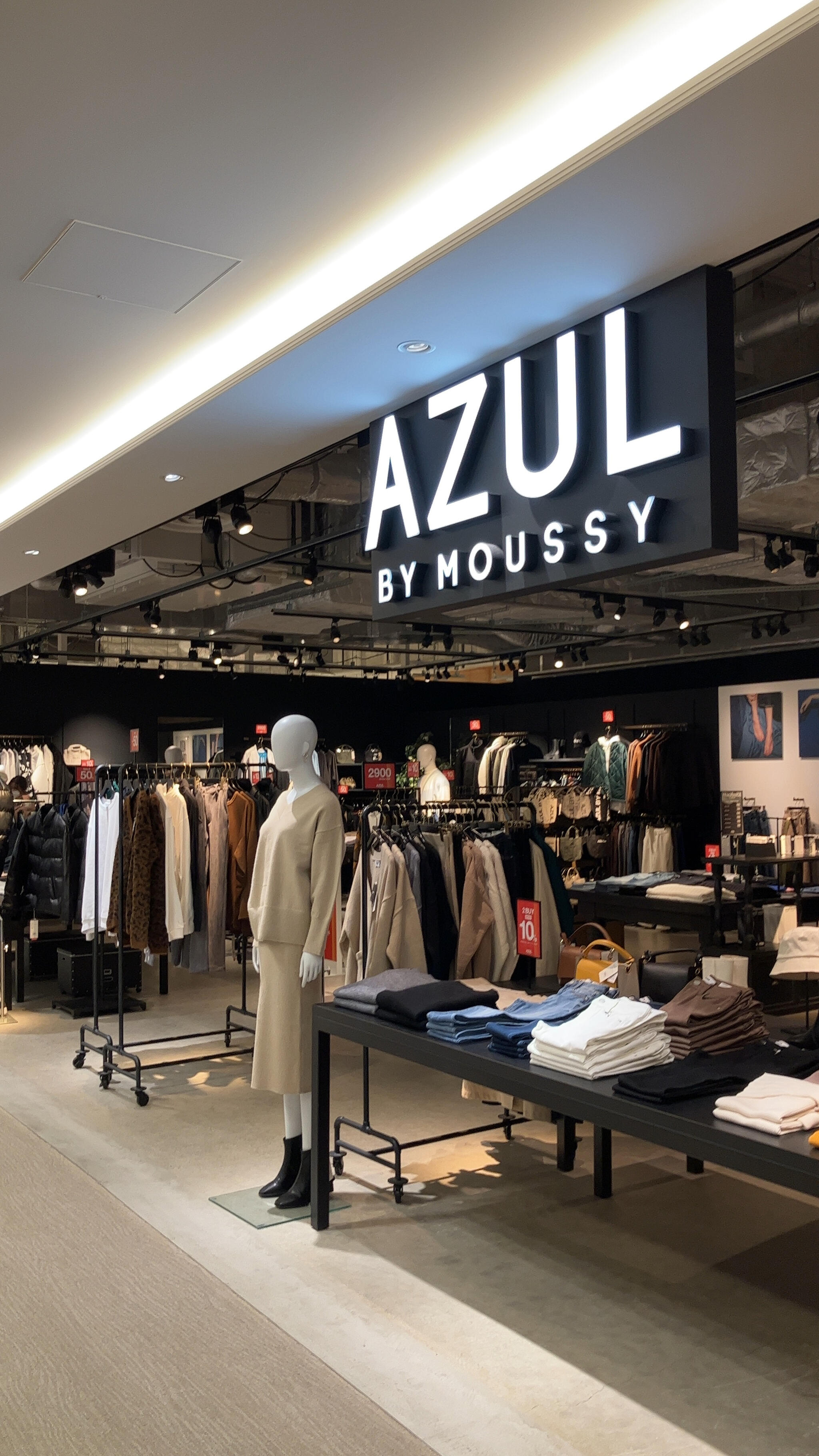 クチコミ : AZUL BY MOUSSY LINKS UMEDA店 - 大阪市北区大深町/衣料品