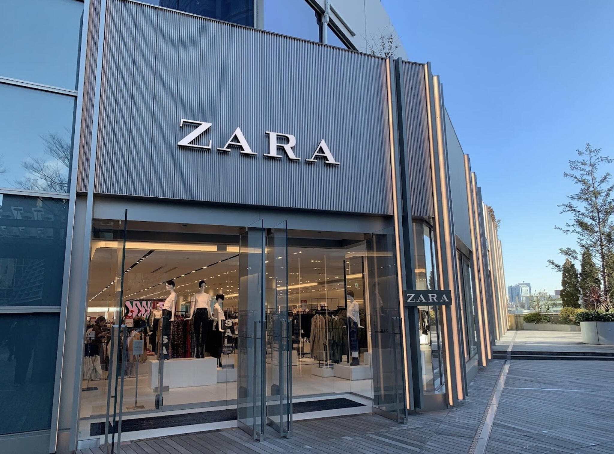 ZARA 六本木ヒルズ店 - 港区六本木/衣料品店 | Yahoo!マップ