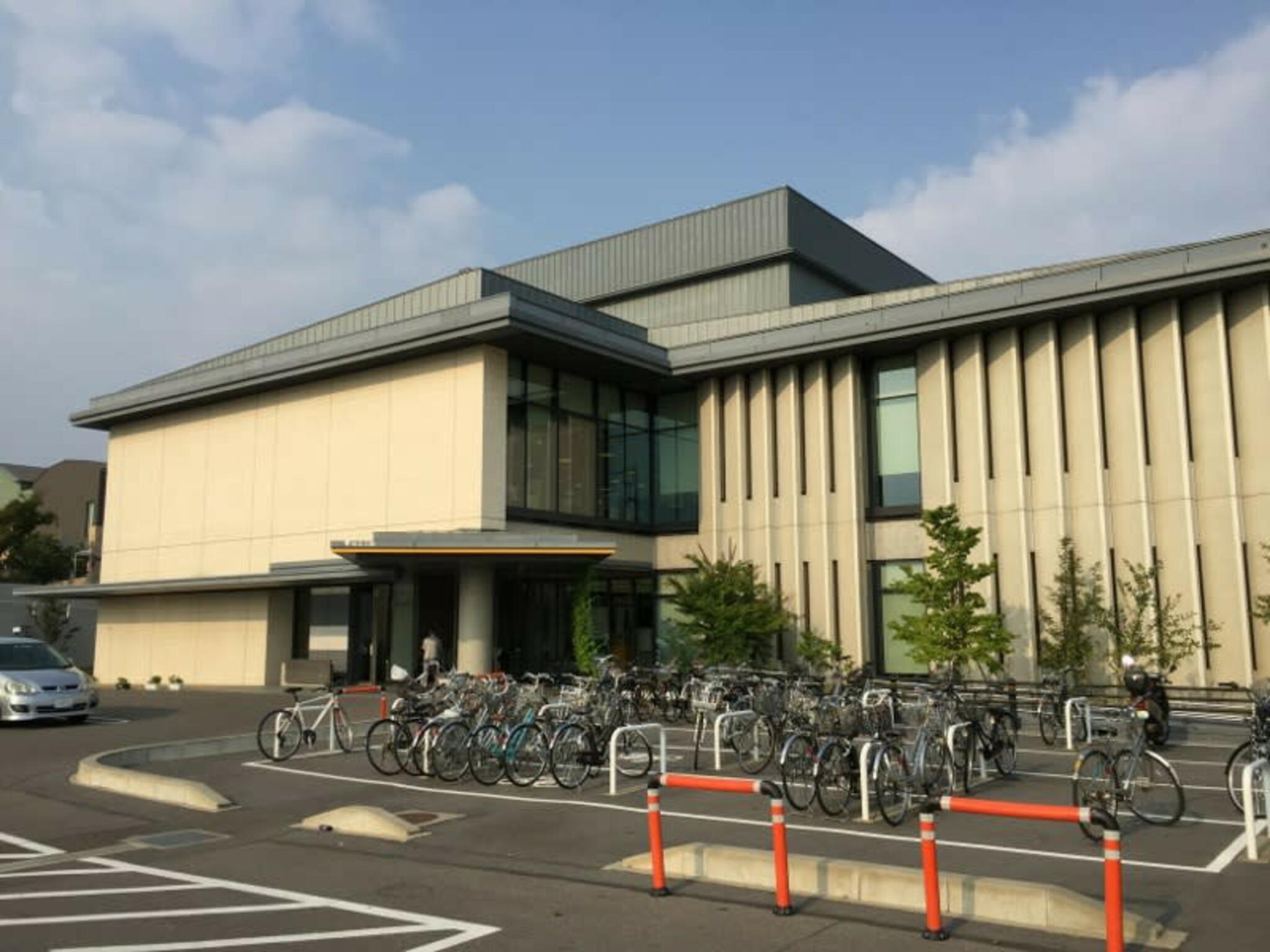 稲沢市立 中央図書館の代表写真5