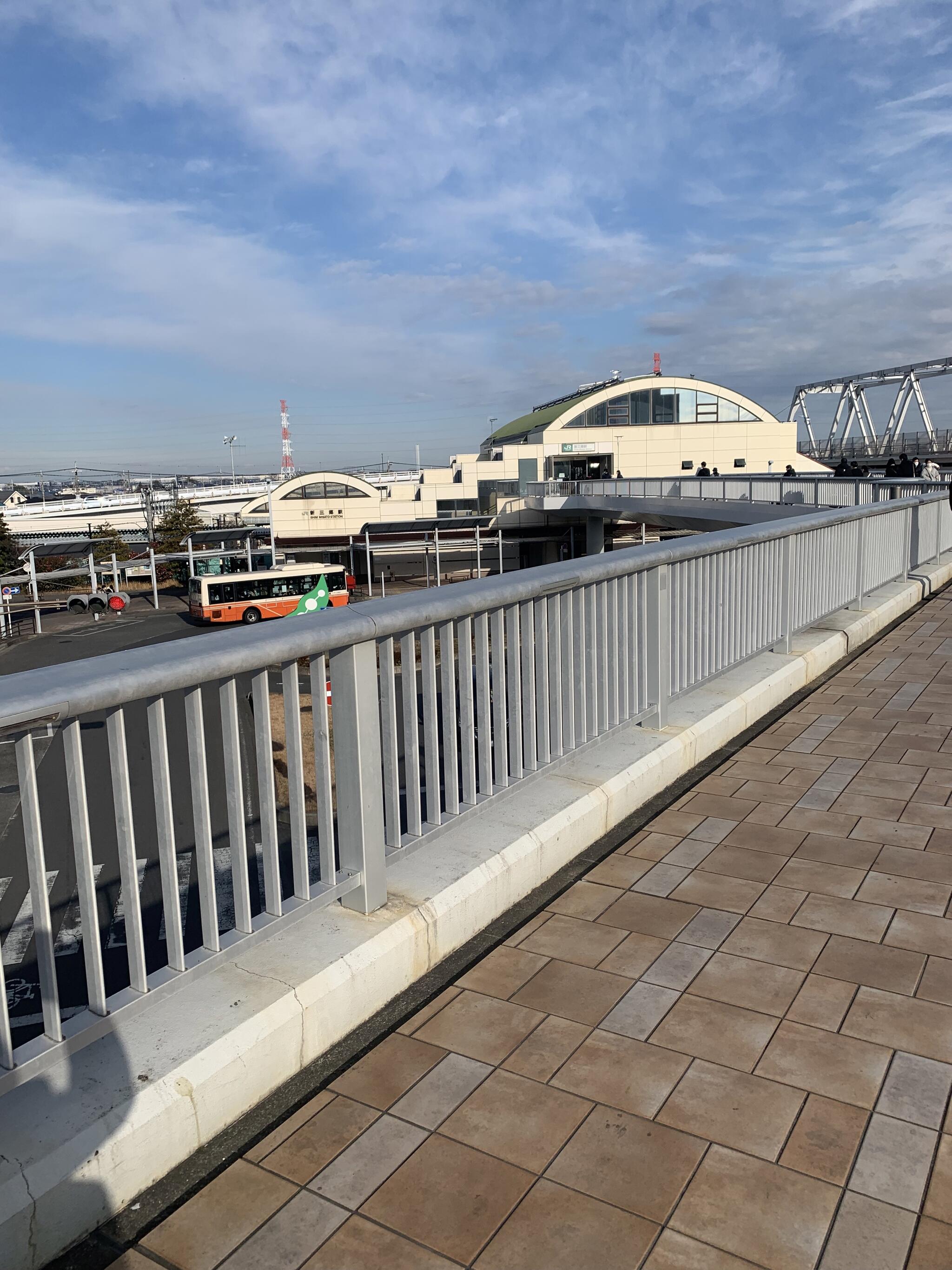 新三郷駅の代表写真3
