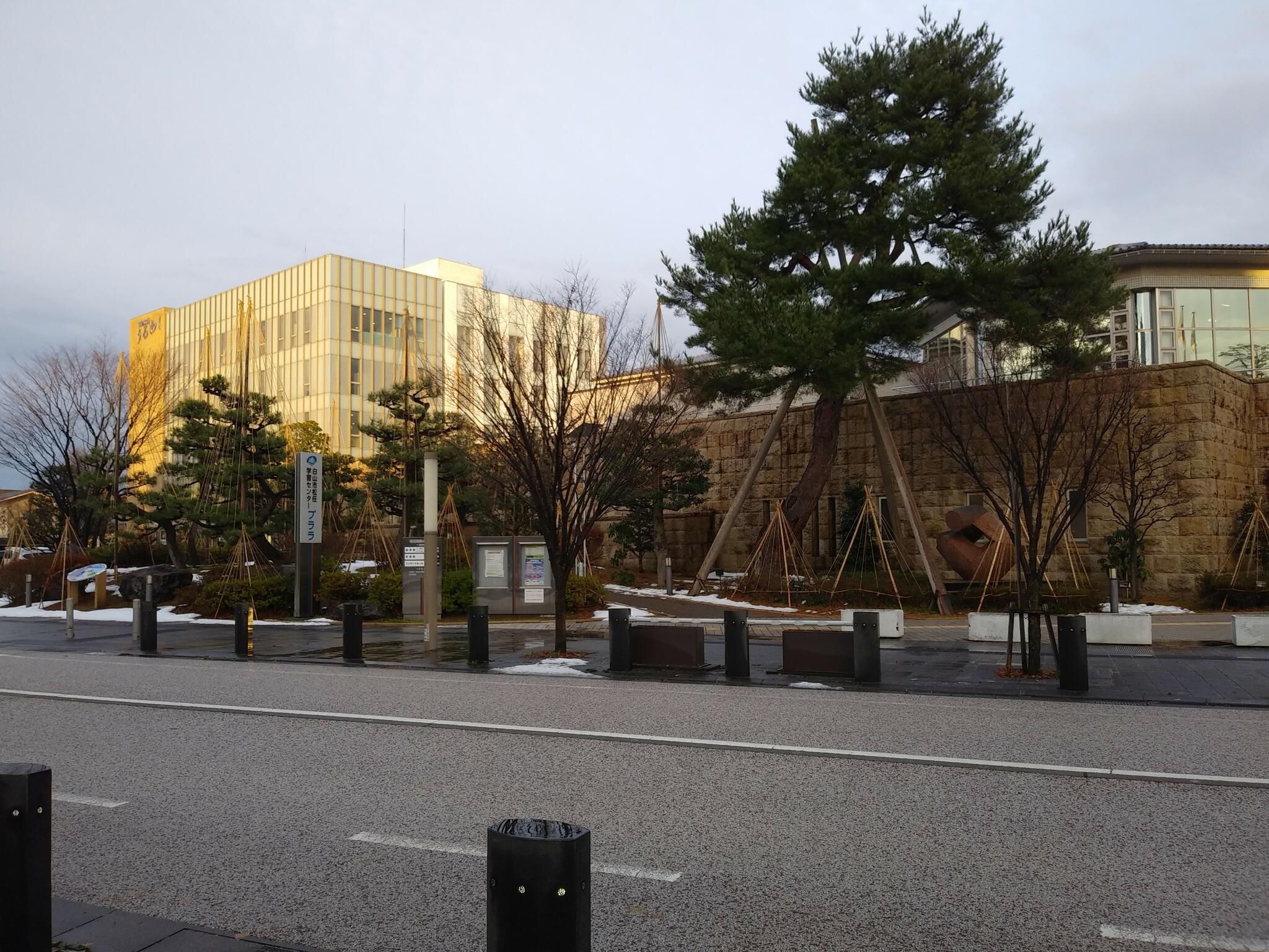 白山市立 松任図書館の代表写真1