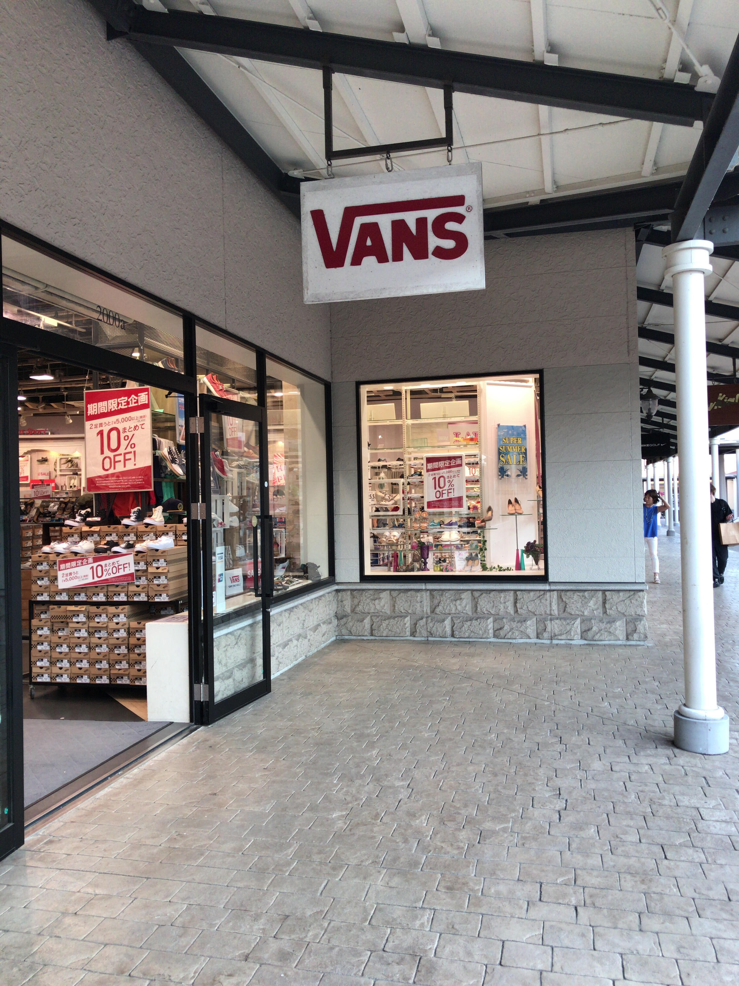 ABCマート Hawkins&Vans 神戸三田プレミアム・アウトレット店 - 神戸市北区上津台/靴店 | Yahoo!マップ