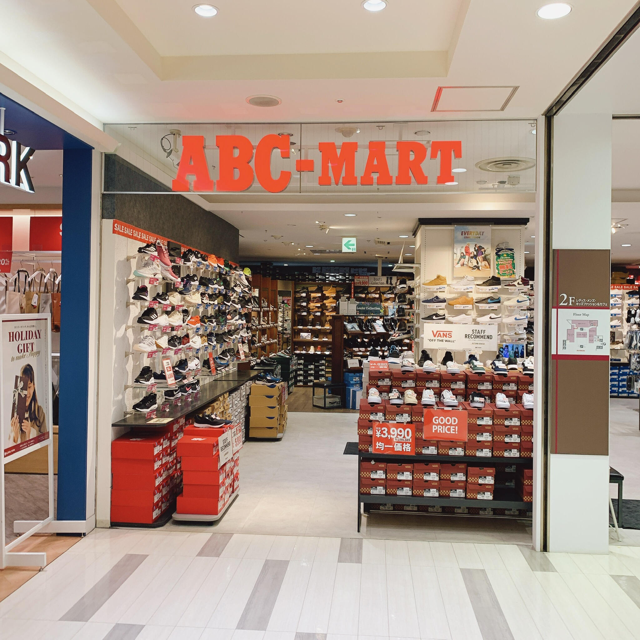 ABCマート 新百合ヶ丘エルミロード店の代表写真2