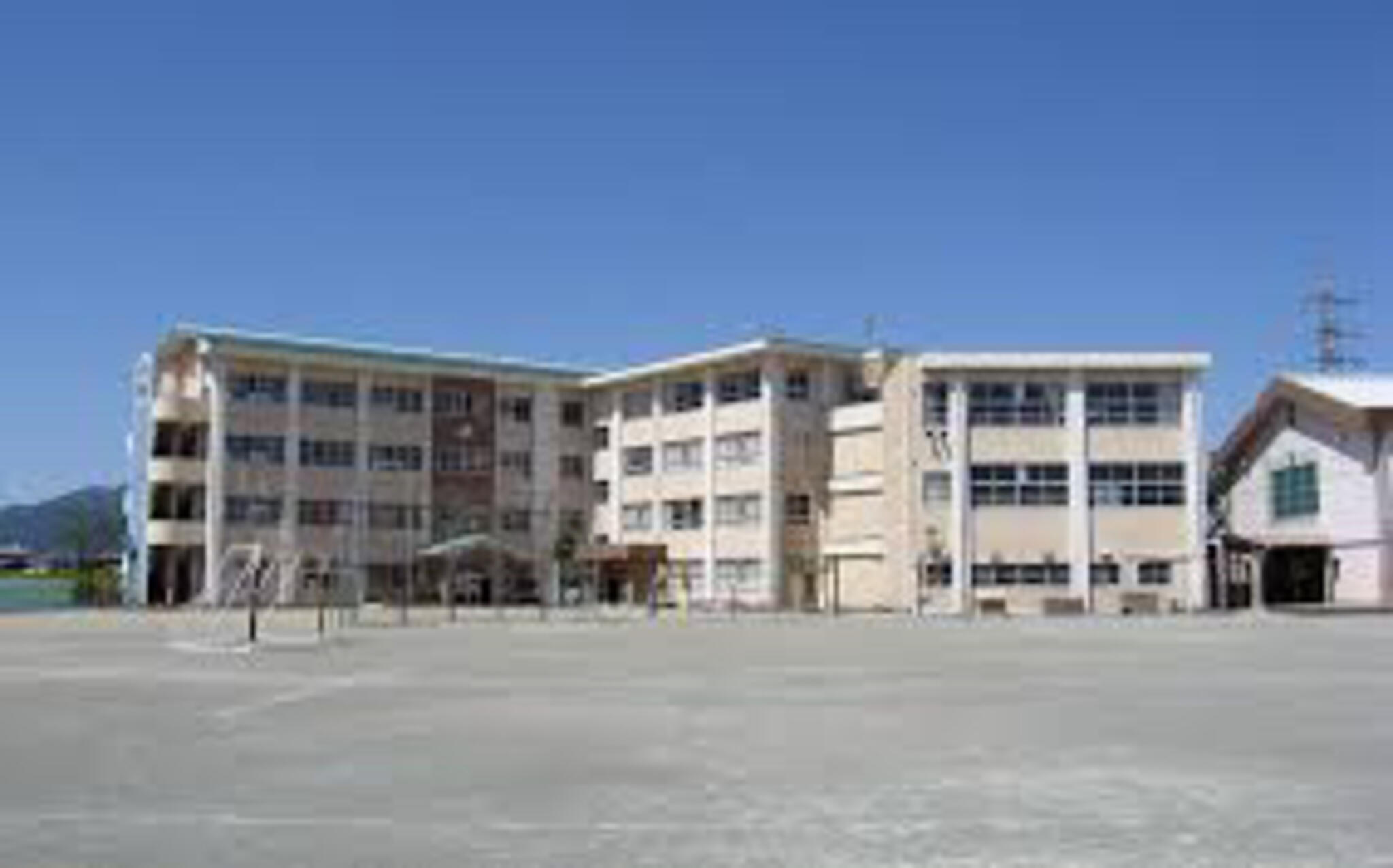 函館市立港小学校