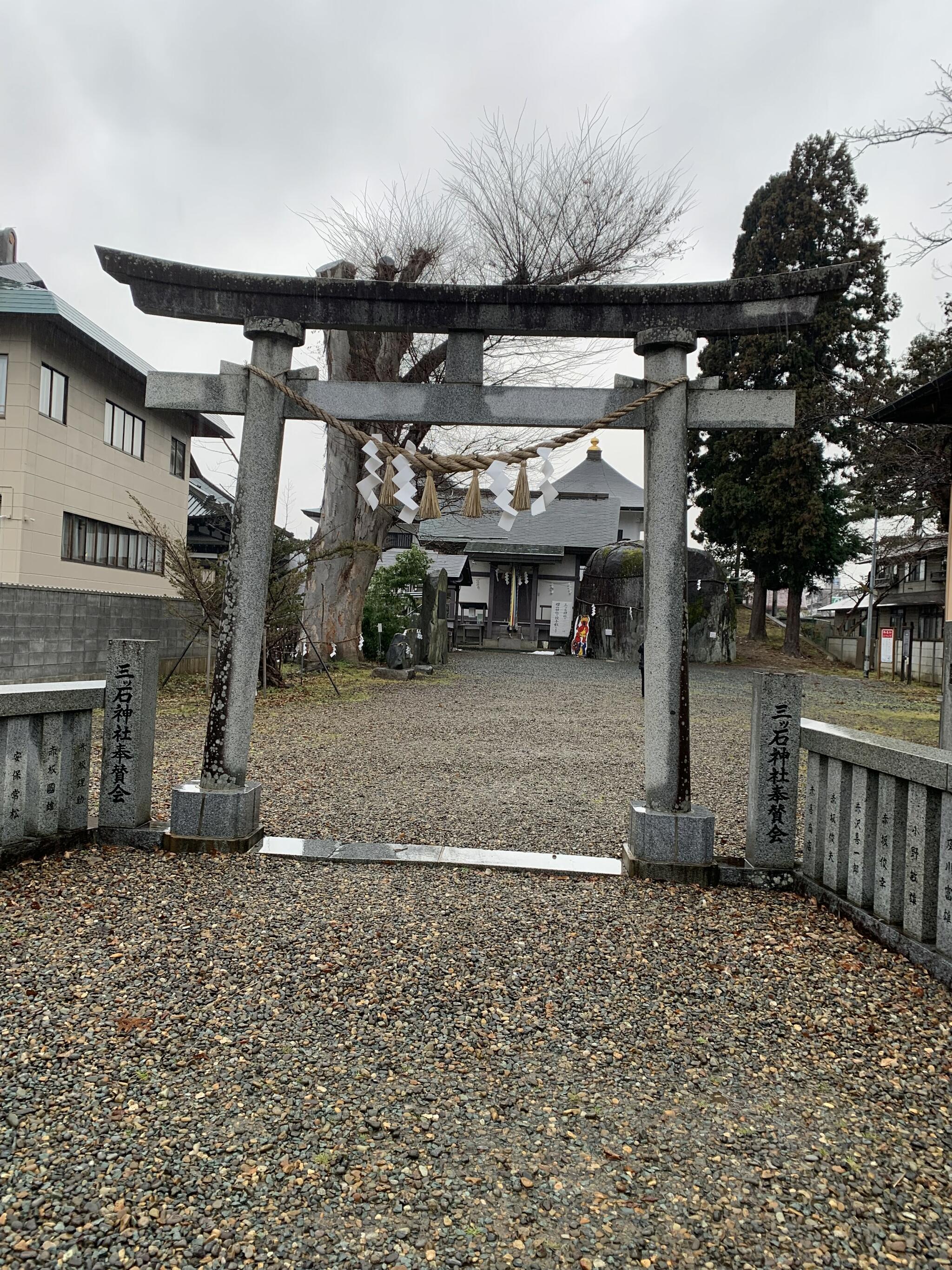 三ツ石神社の代表写真9
