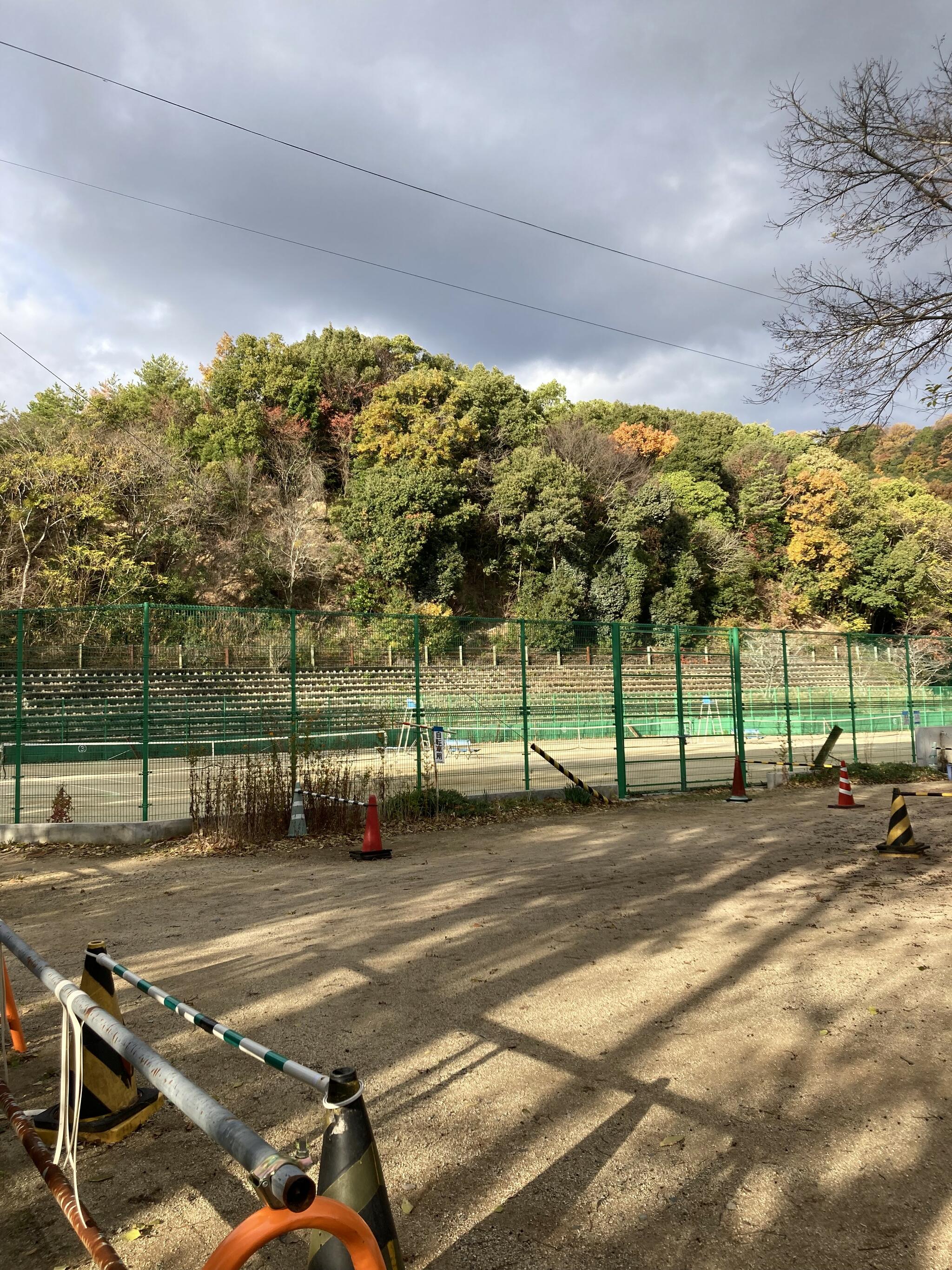 松山市湯月公園テニスコートの代表写真1