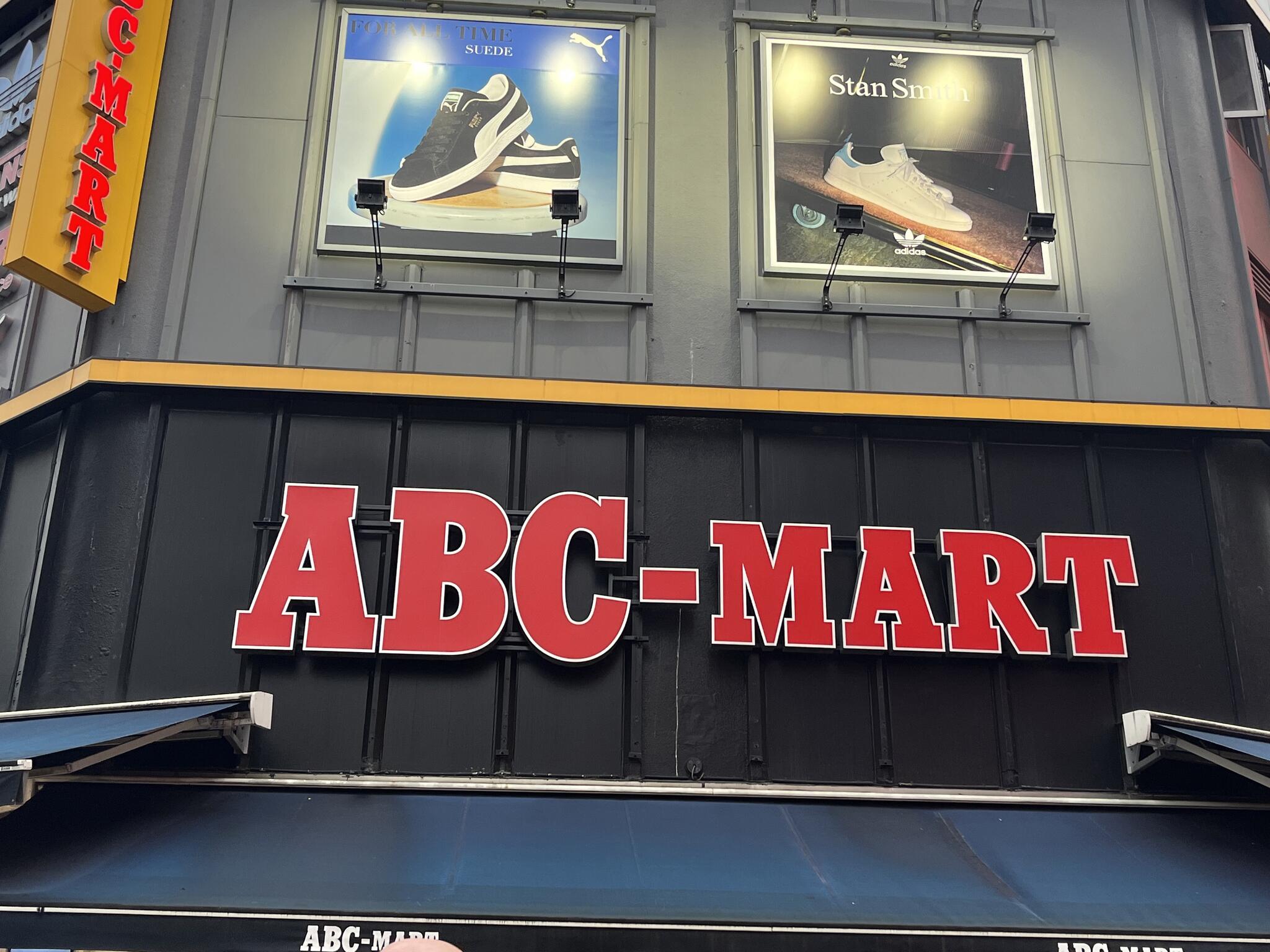 ABCマート 新宿本店の代表写真3