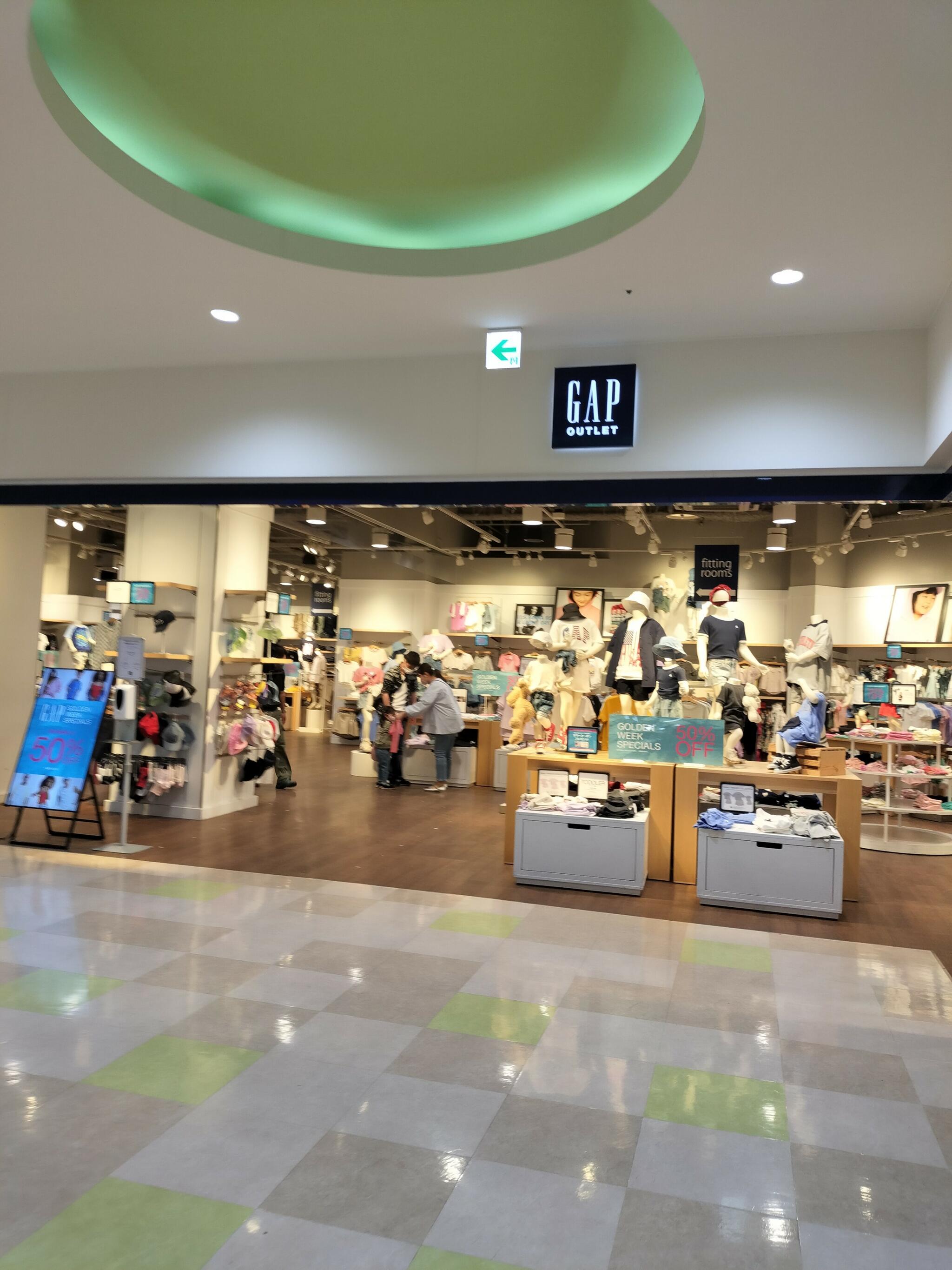 GAP Outlet 島忠ホームズ草加舎人店の代表写真7