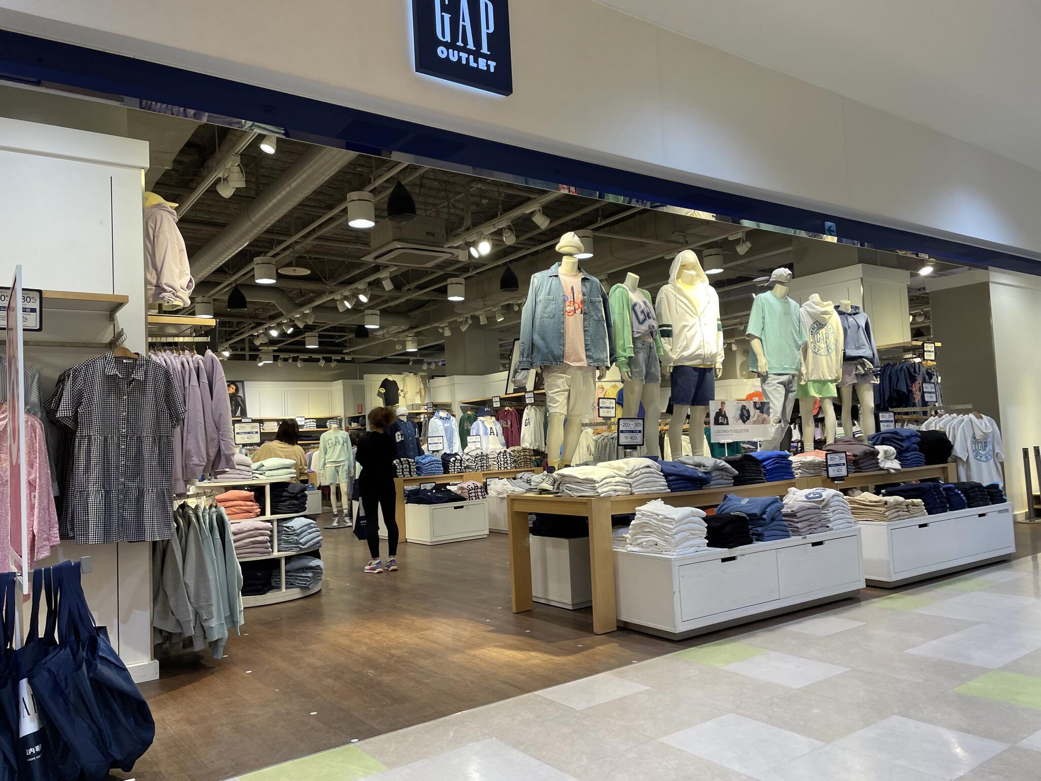 GAP Outlet 島忠ホームズ草加舎人店の代表写真2