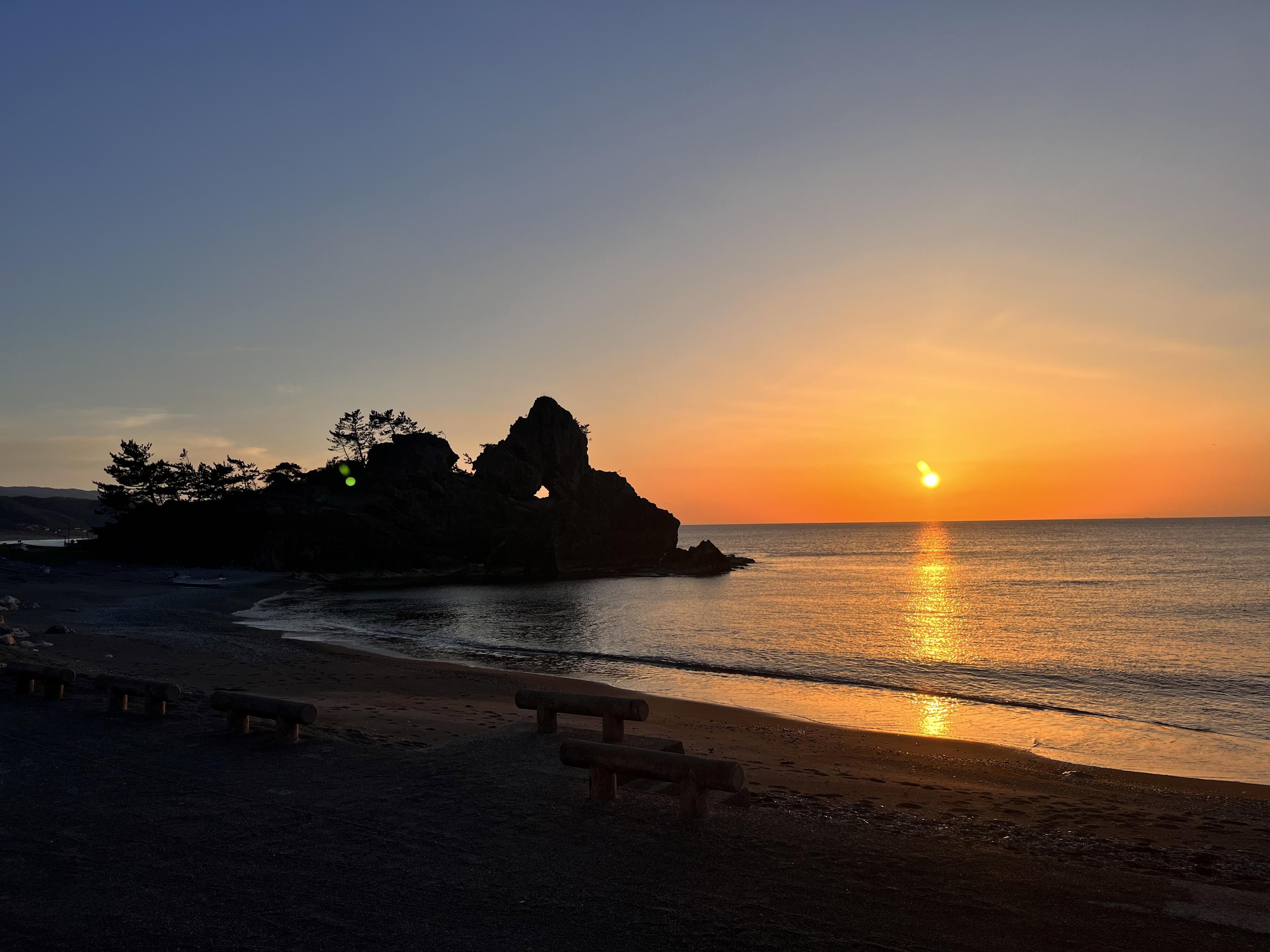 窓岩 - 輪島市町野町曽々木/海岸 | Yahoo!マップ