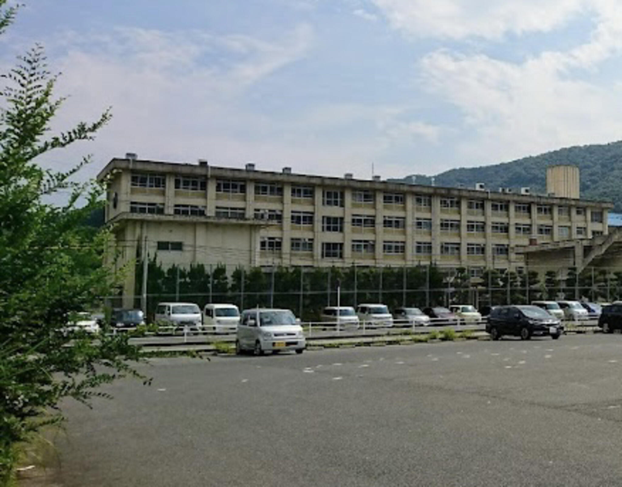 広島県立府中東高等学校の代表写真1
