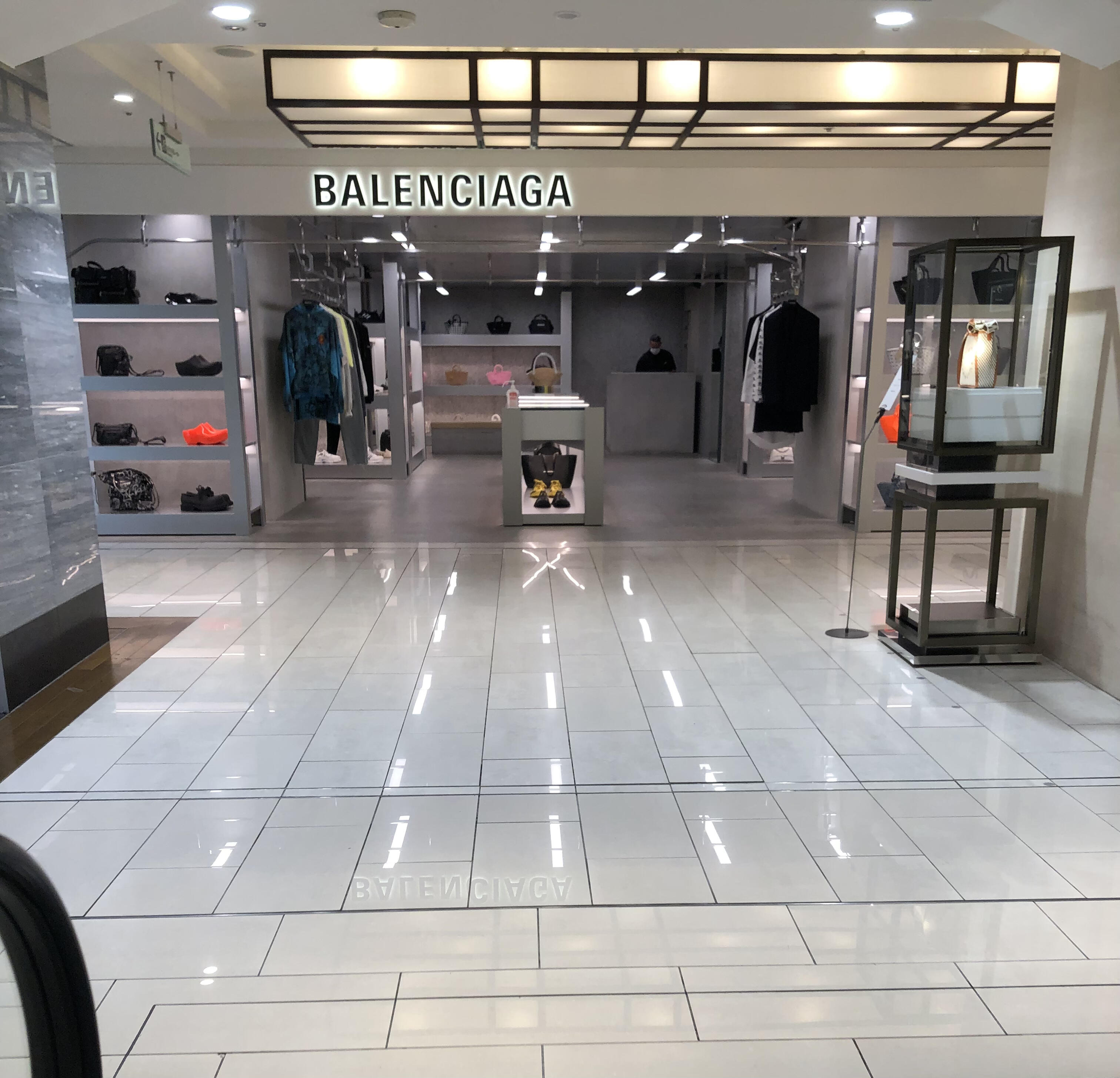 BALENCIAGA 名古屋三越 - 名古屋市中区栄/ハイブランド | Yahoo!マップ