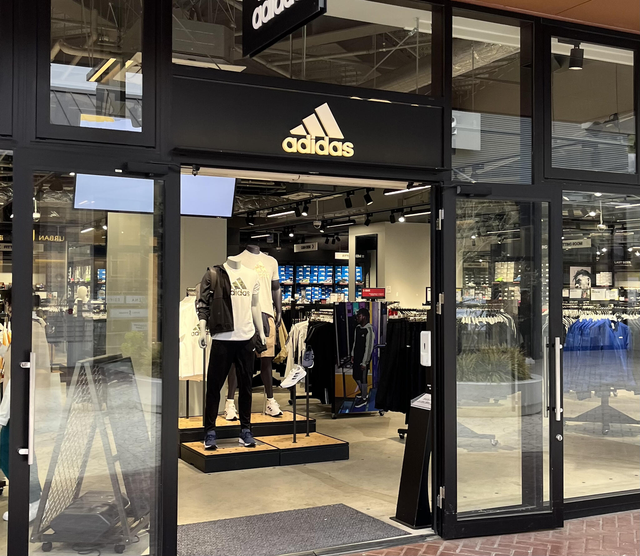 Cheshire oaks outlet adidas