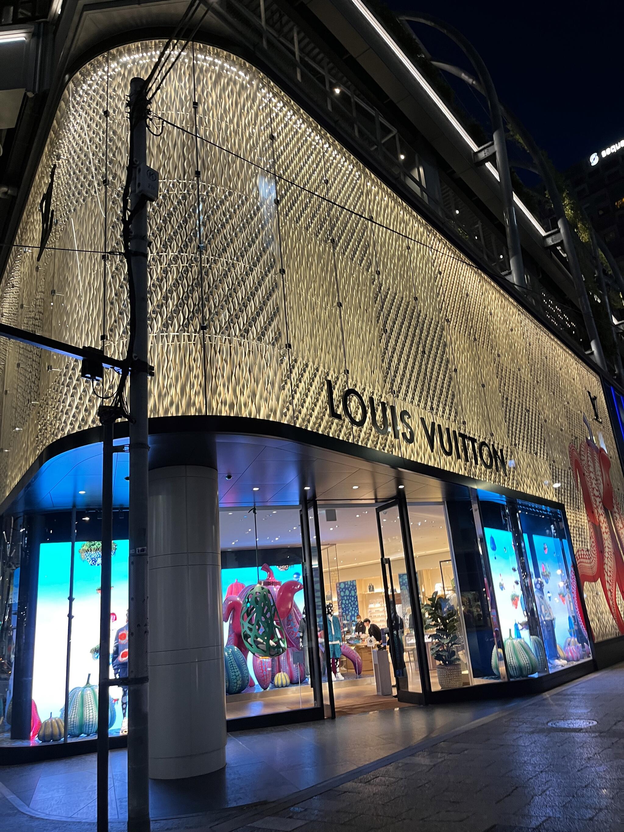 LOUIS VUITTON 渋谷メンズ店 - 渋谷区神宮前/ハイブランド | Yahoo!マップ