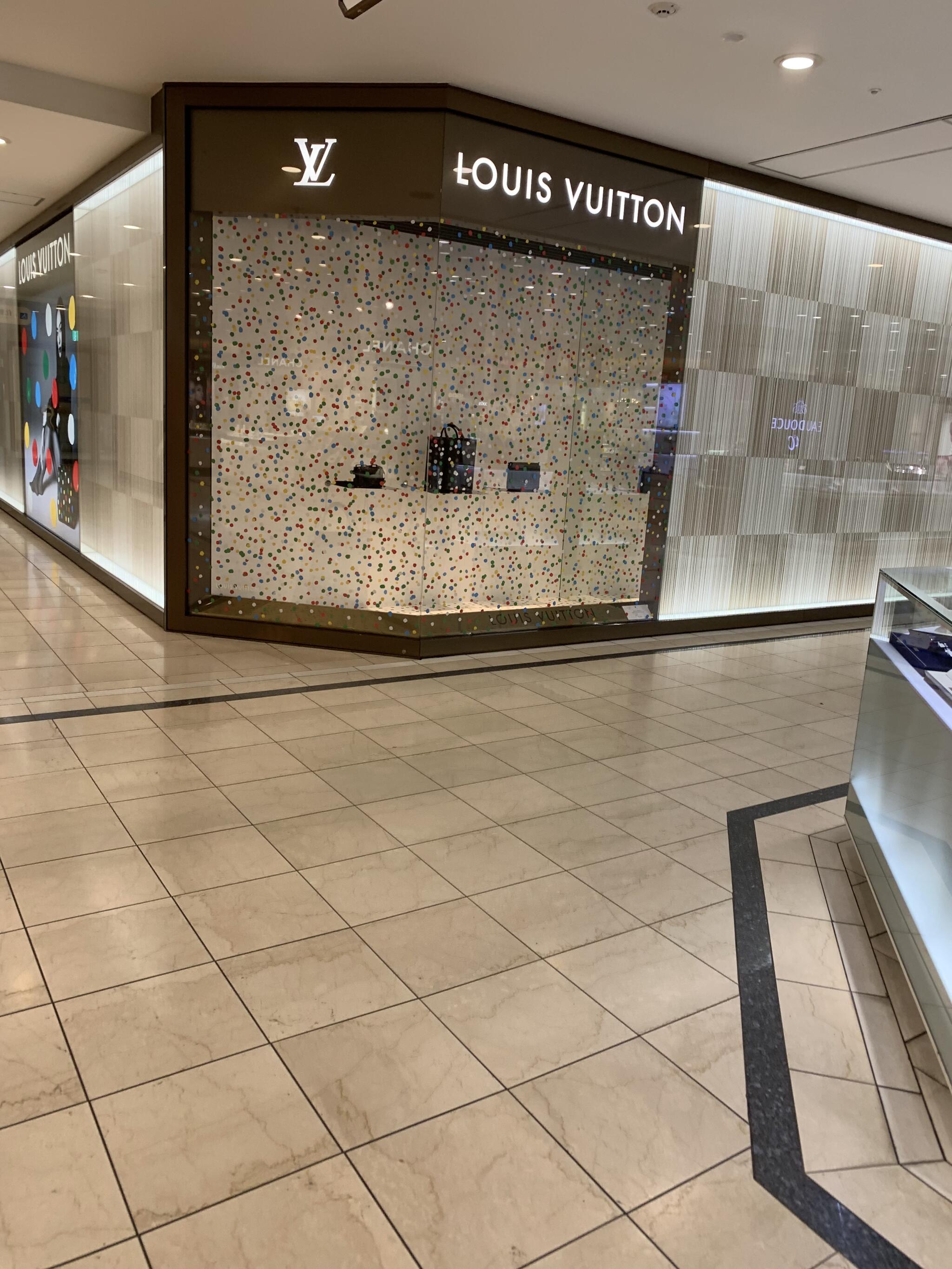 LOUIS VUITTON 大阪ヒルトンプラザ店 - 大阪市北区梅田/ハイブランド