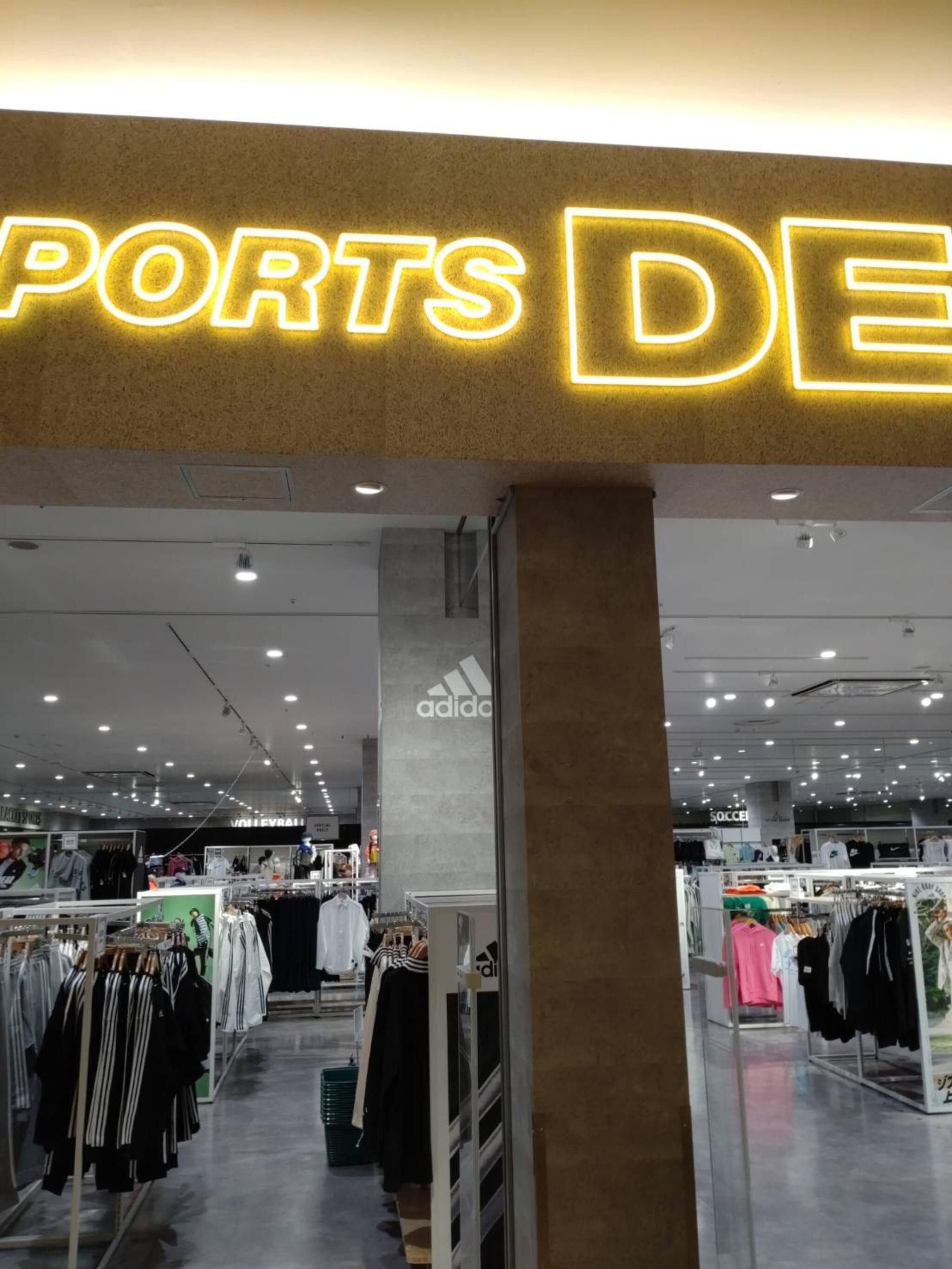 Chinatown point adidas clearance logo