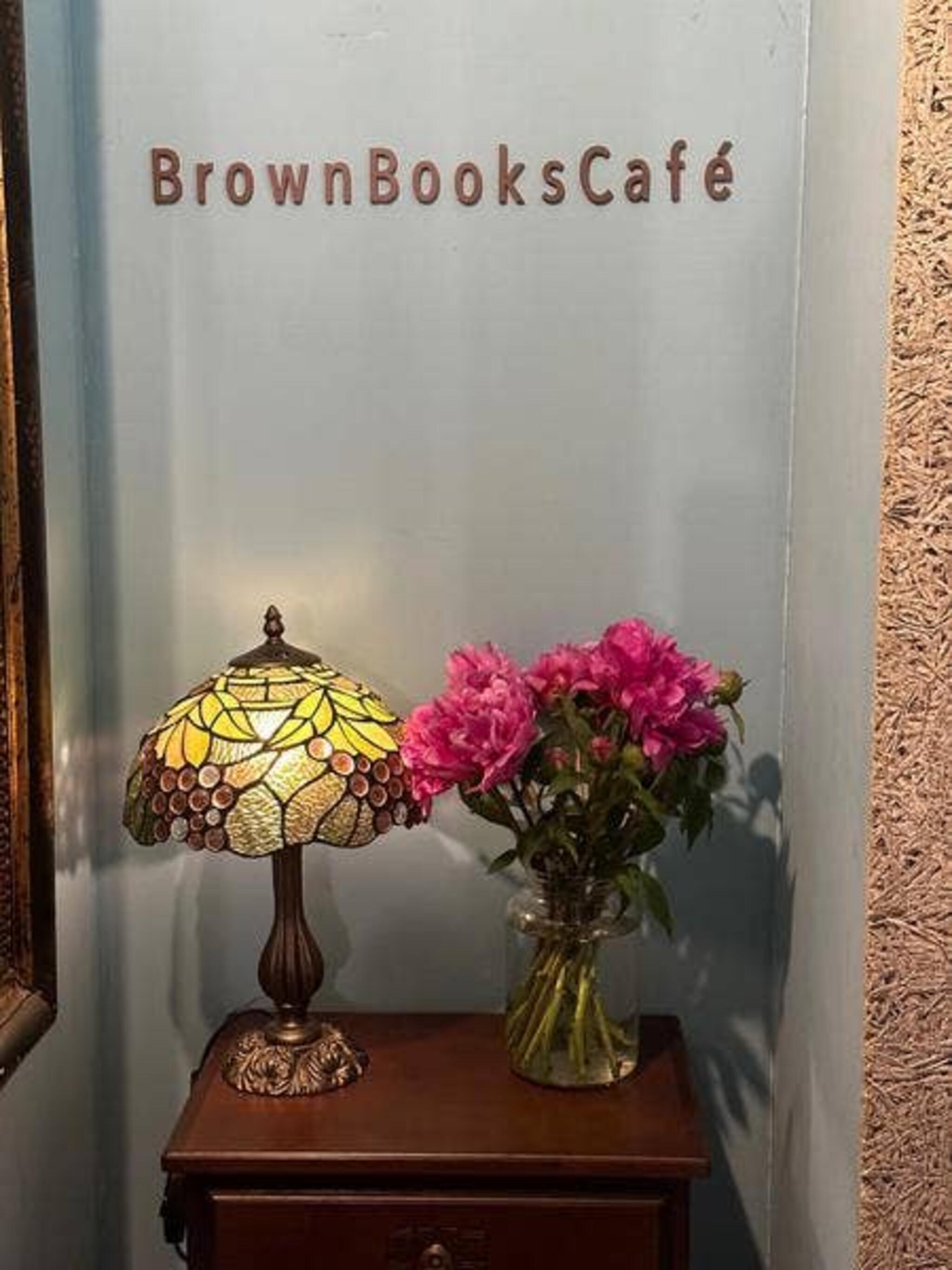 Brown Books Cafeの代表写真2