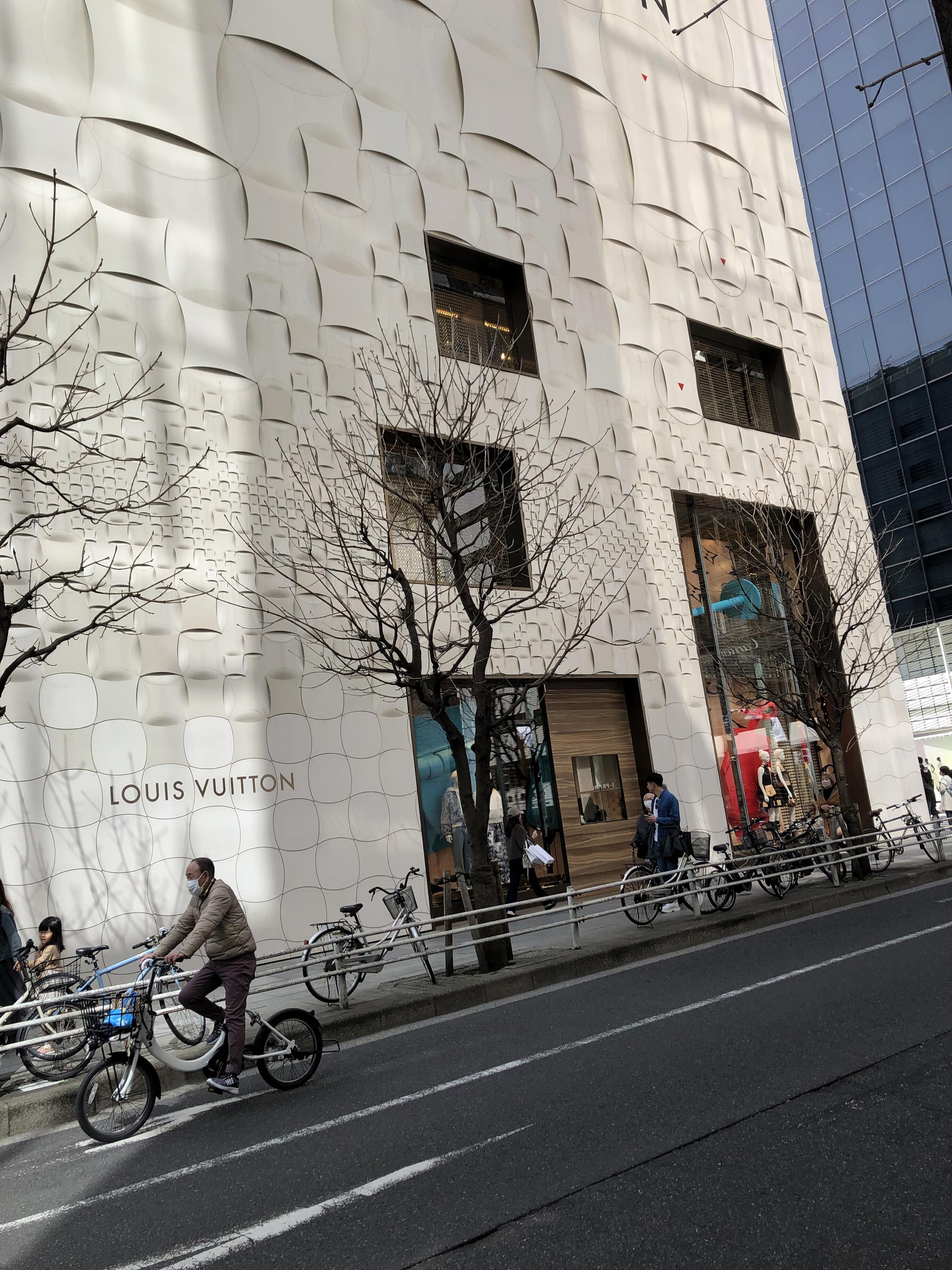 LOUIS VUITTON 銀座並木通り店 - 中央区銀座/ハイブランド | Yahoo!マップ