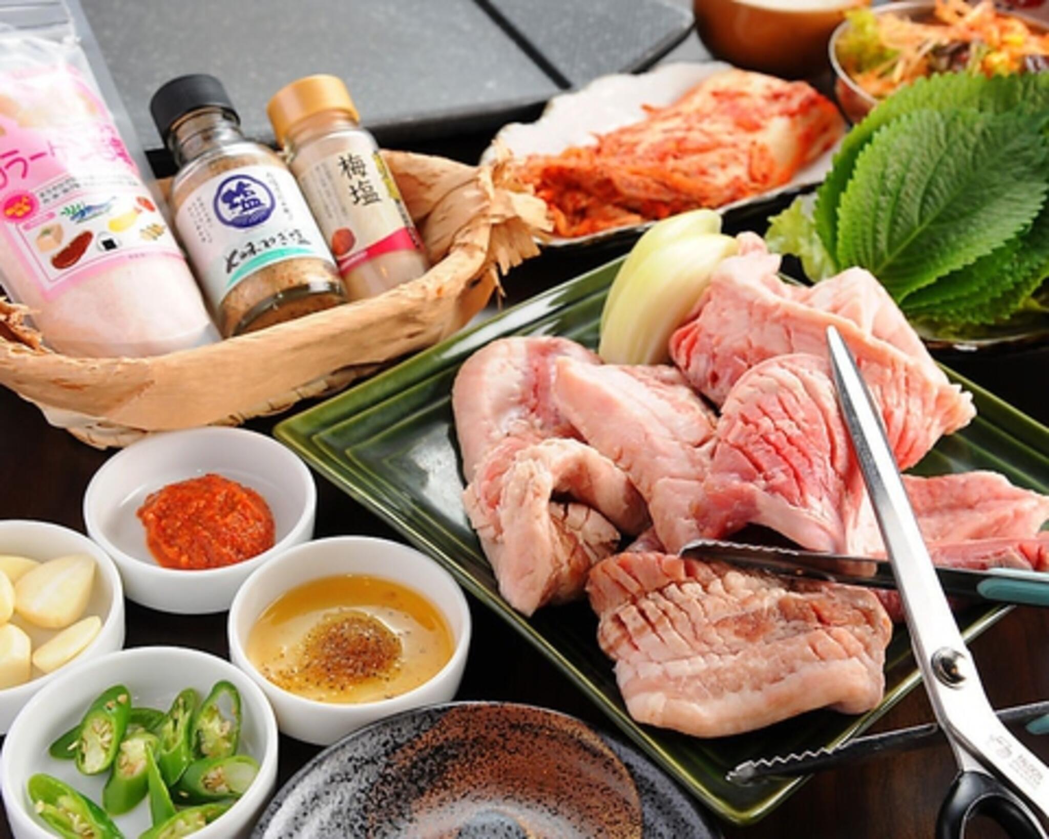 韓国家庭料理 青山 豚富の代表写真1