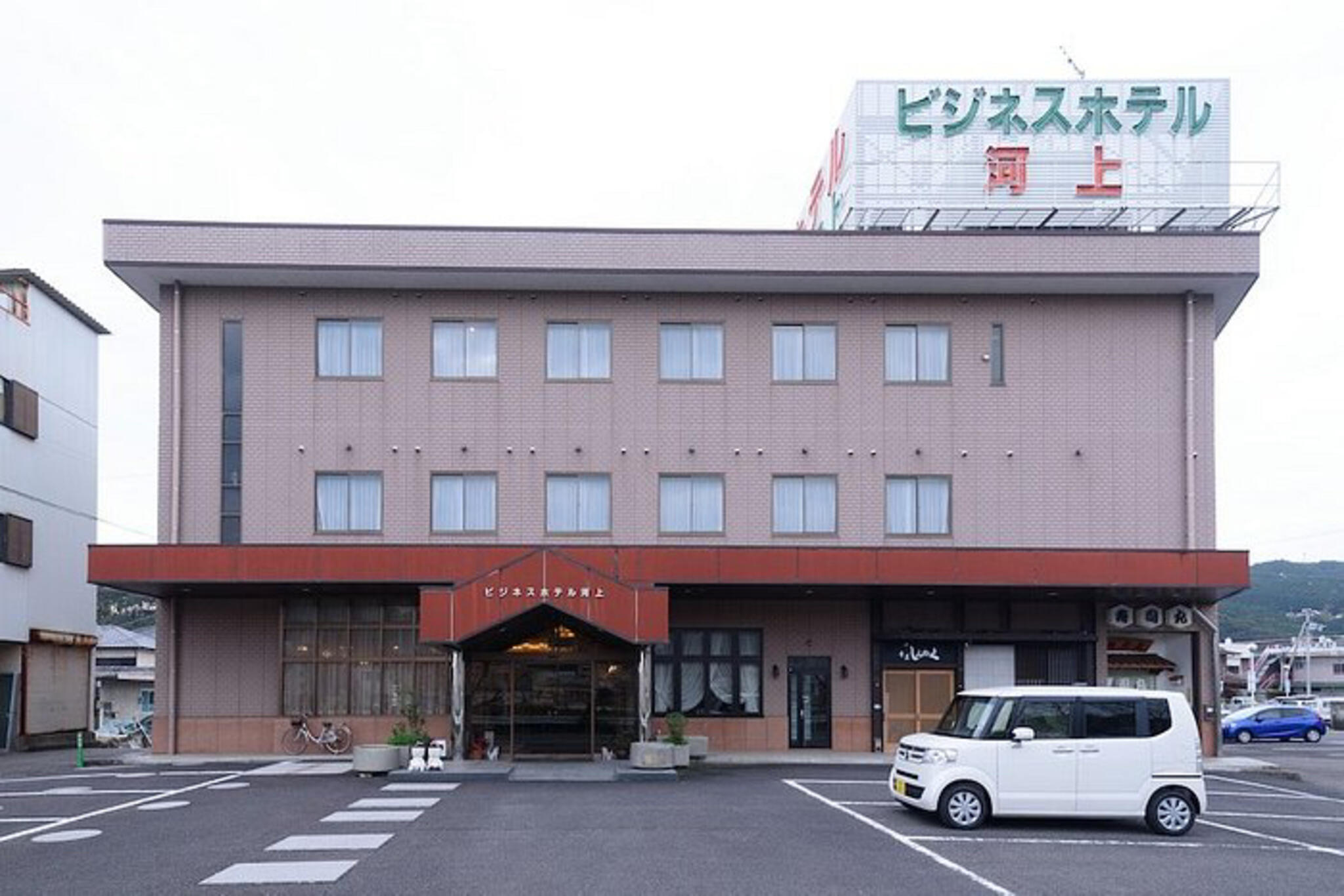 OYO ビジネスホテル河上 熊野の代表写真1