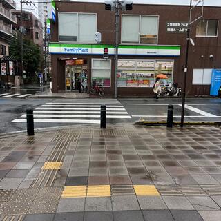 ファミリーマート 武蔵浦和駅東店の写真1
